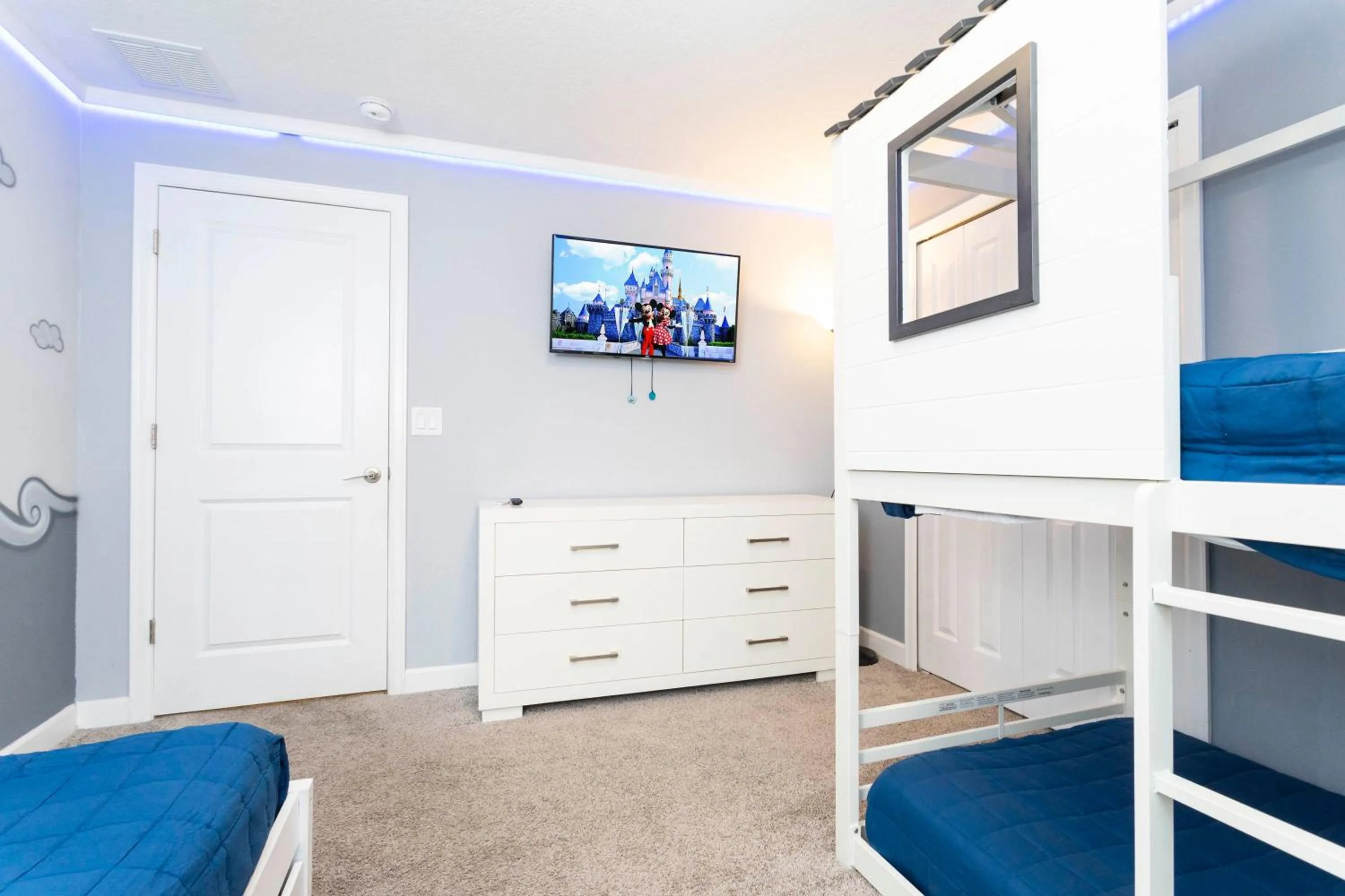 Bed in Magnificent 5Bd w/ Pool Close to Disney @Storey Lake 4800