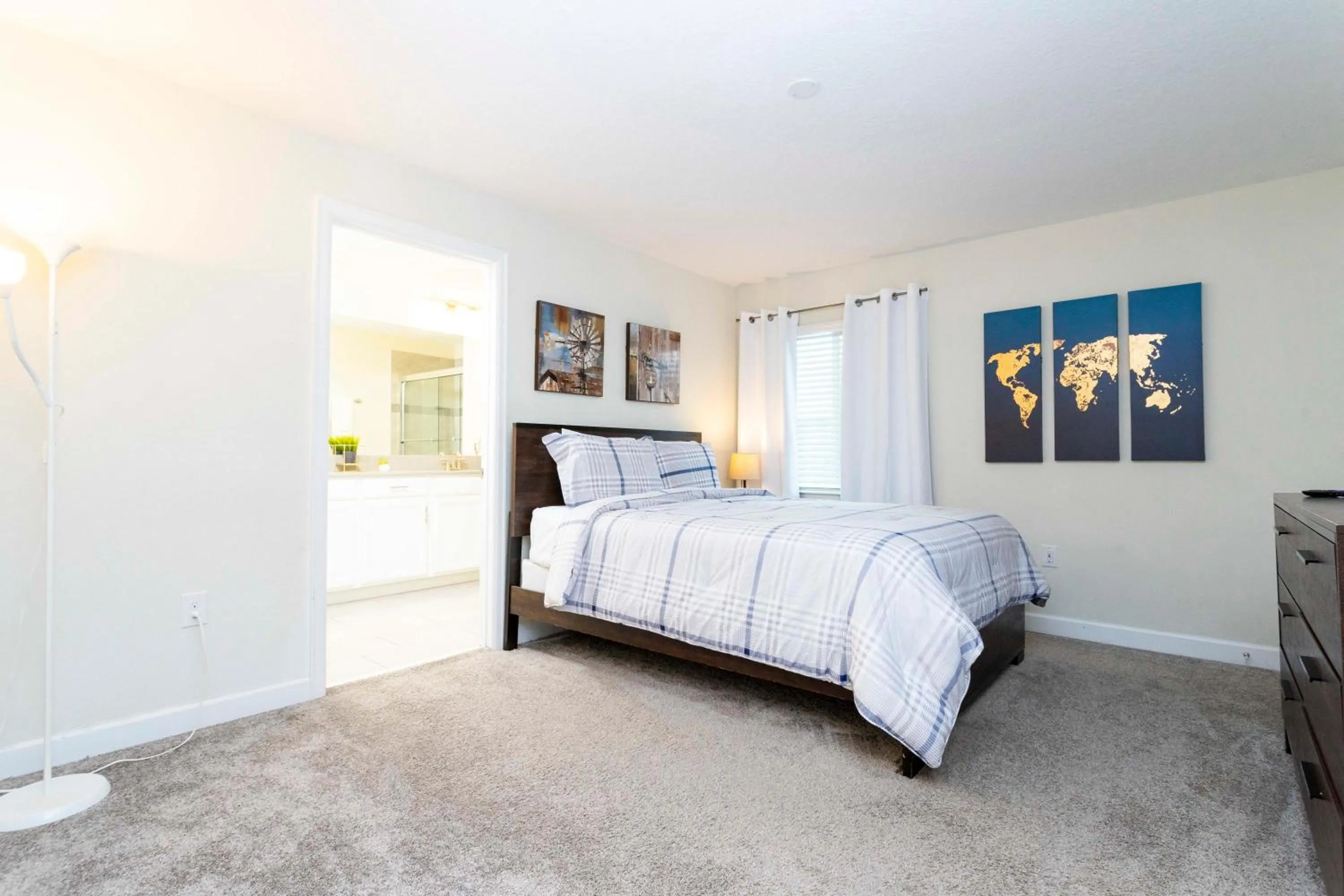 Bed in Magnificent 5Bd w/ Pool Close to Disney @Storey Lake 4800