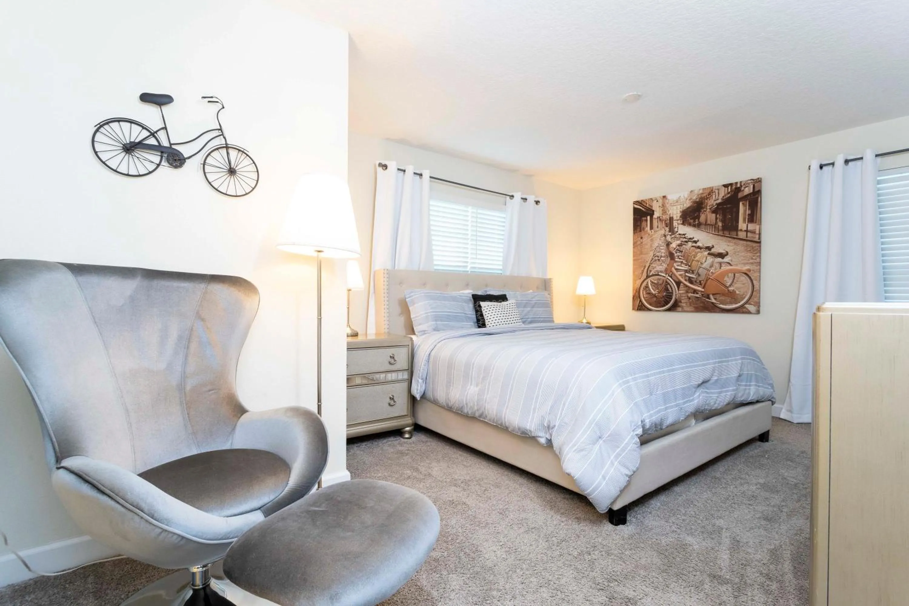 Bed in Magnificent 5Bd w/ Pool Close to Disney @Storey Lake 4800