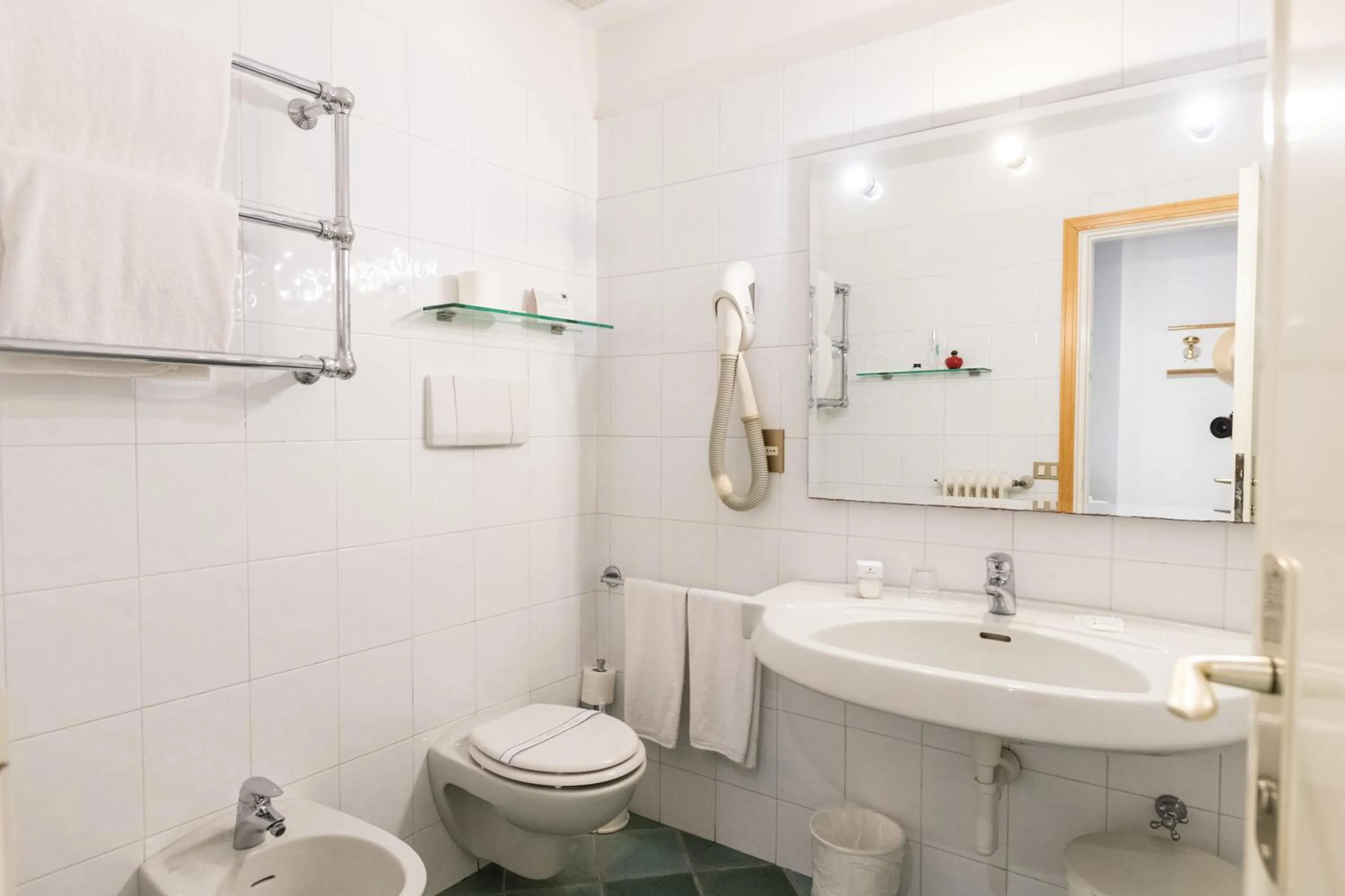 Bathroom in Hotel L'Approdo