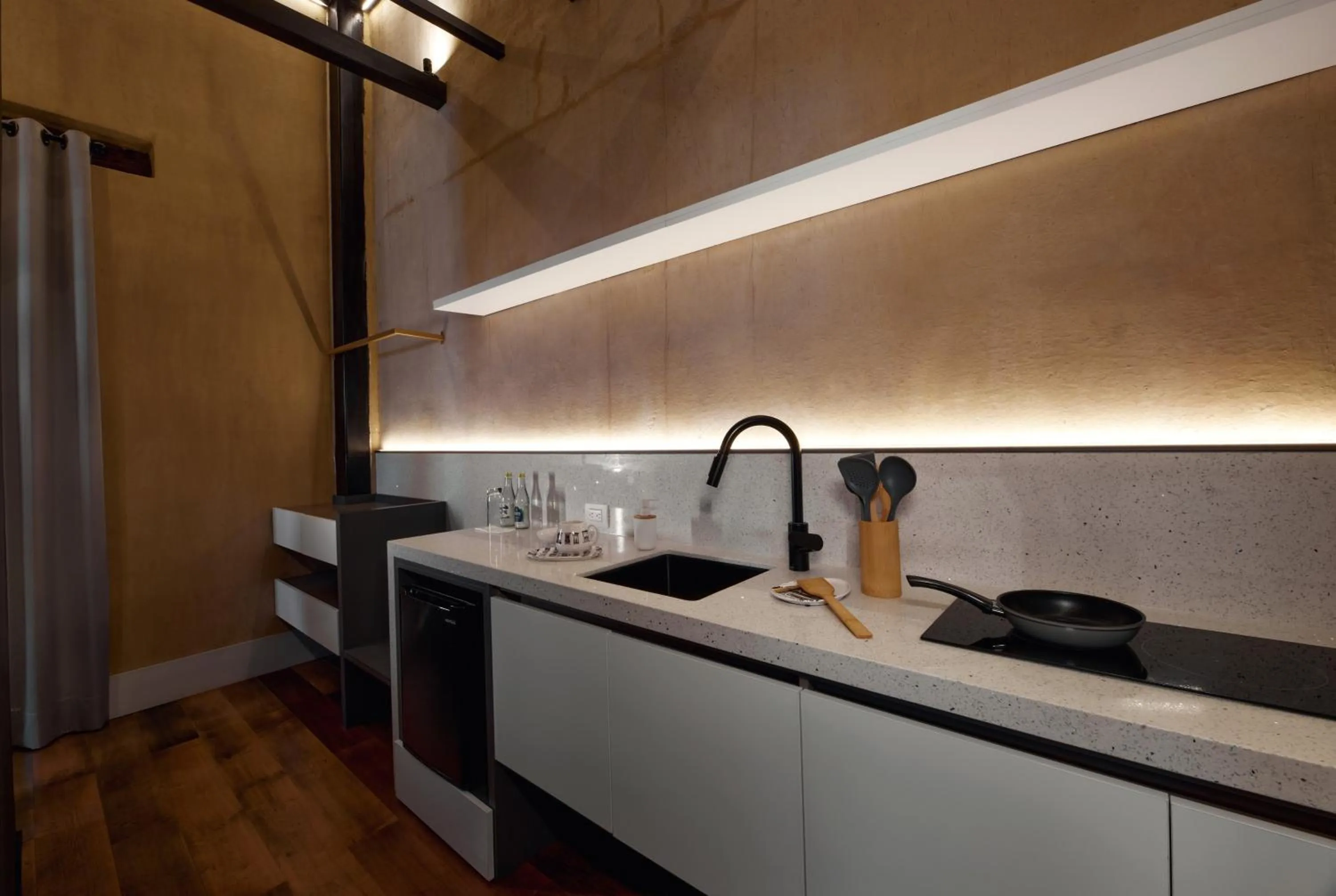 Kitchen or kitchenette in Casa Firenza Hotel & Suites Boutique