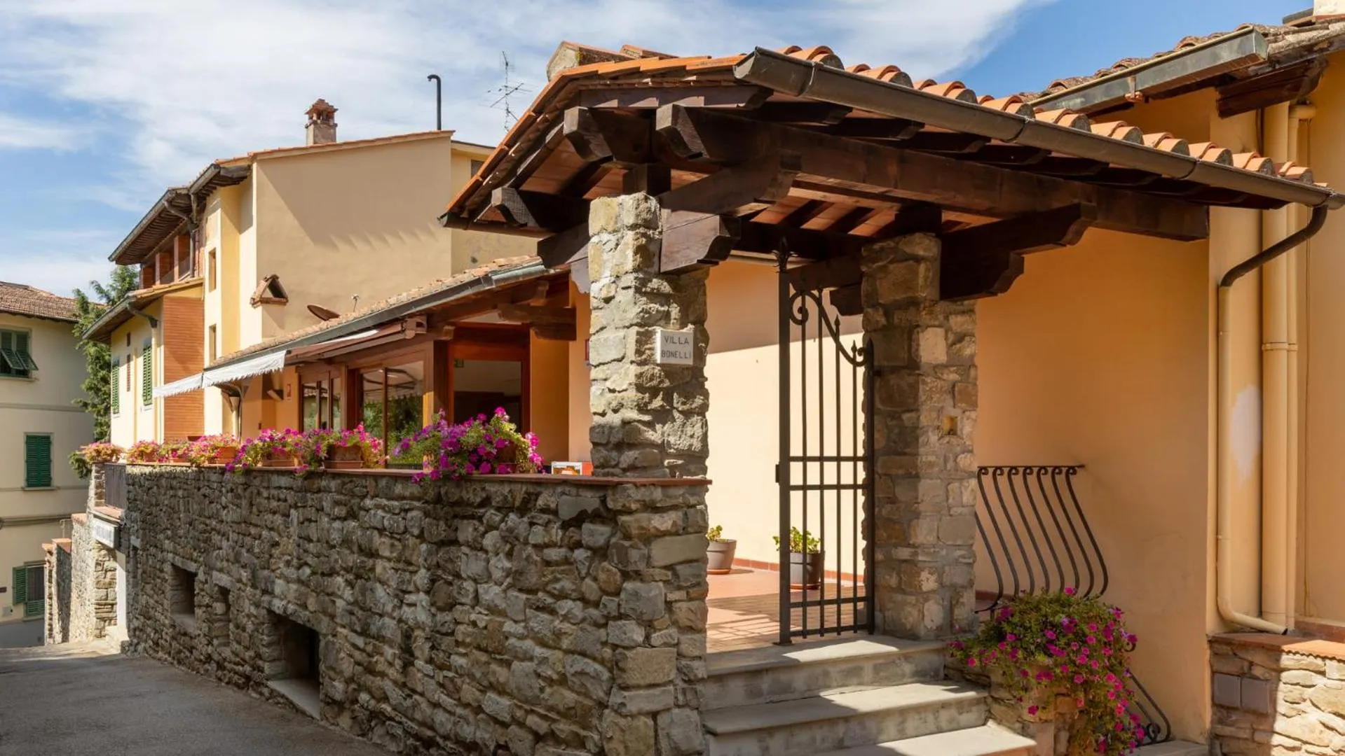 Property building in Hotel Villa Bonelli