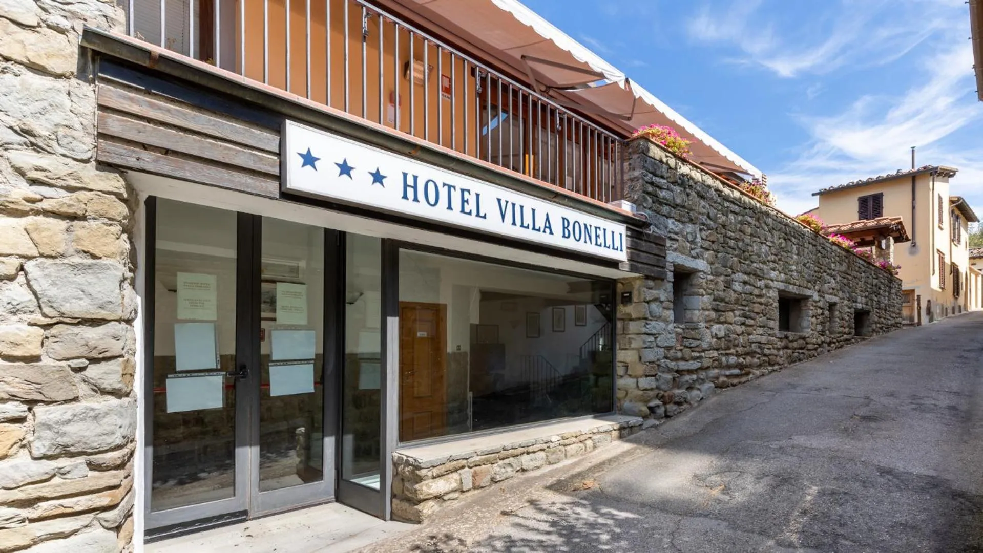 Facade/entrance in Hotel Villa Bonelli