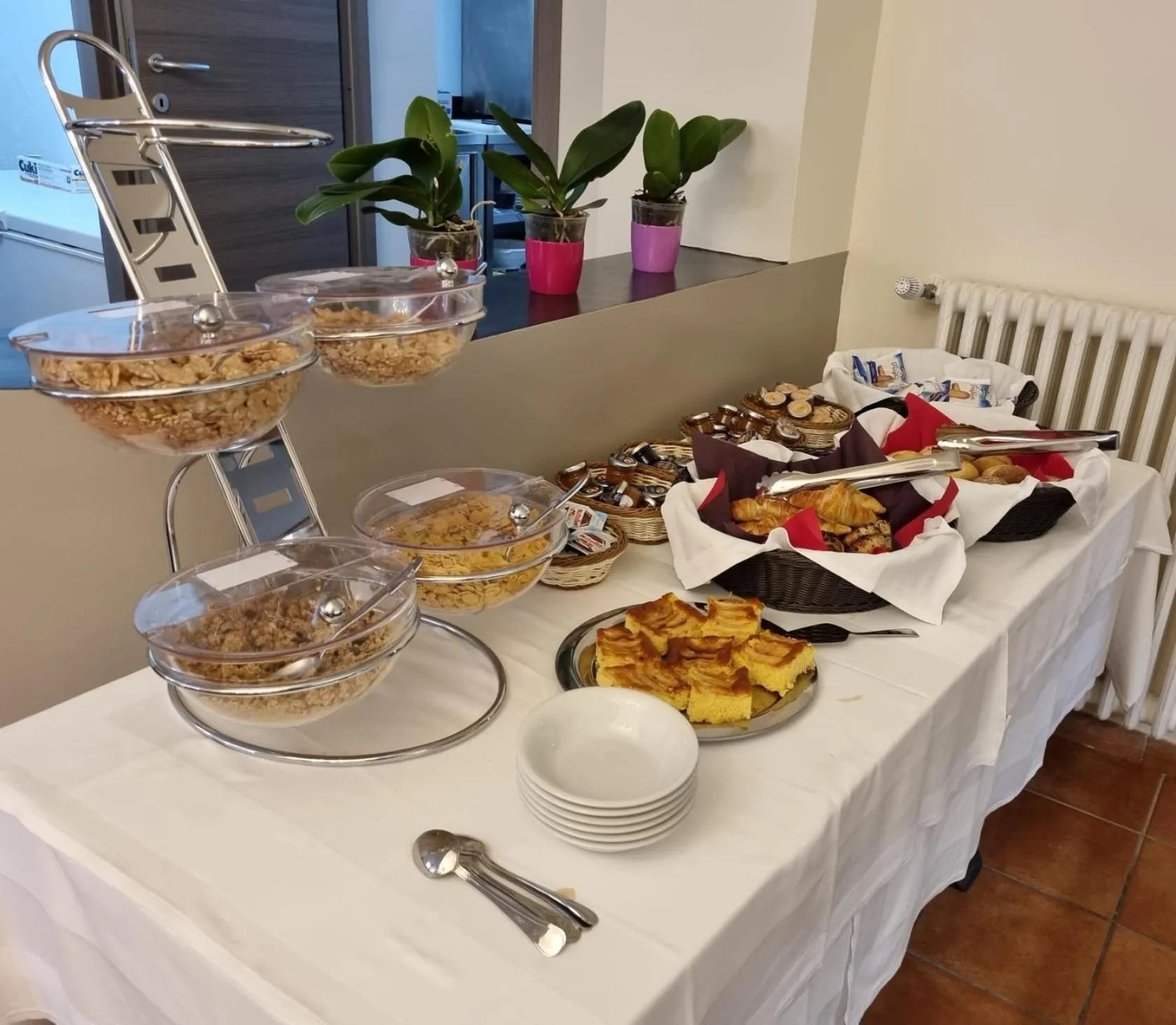 Buffet breakfast in Hotel Villa Bonelli