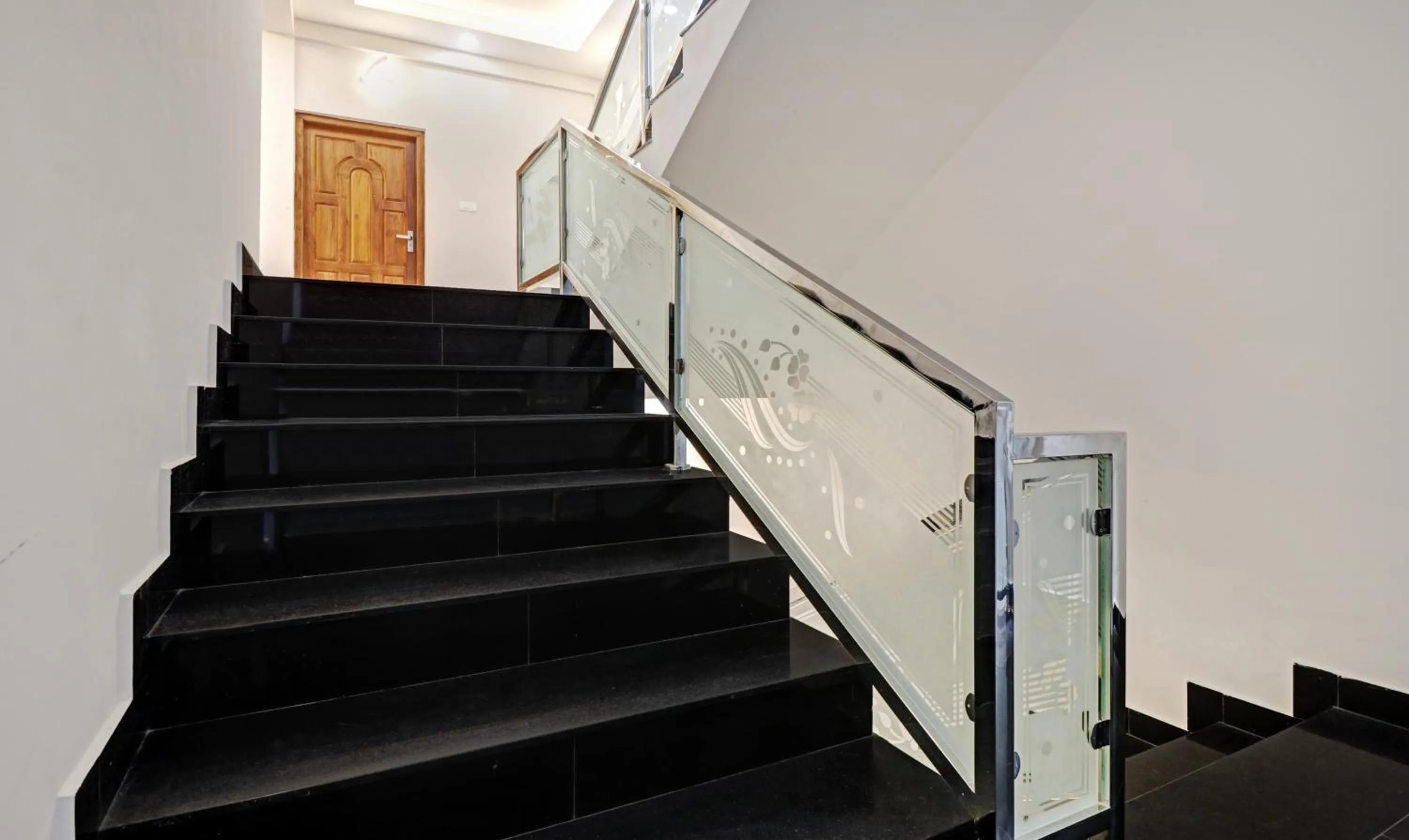 Lobby or reception in Itsy Hotels Palm Grove By D2V