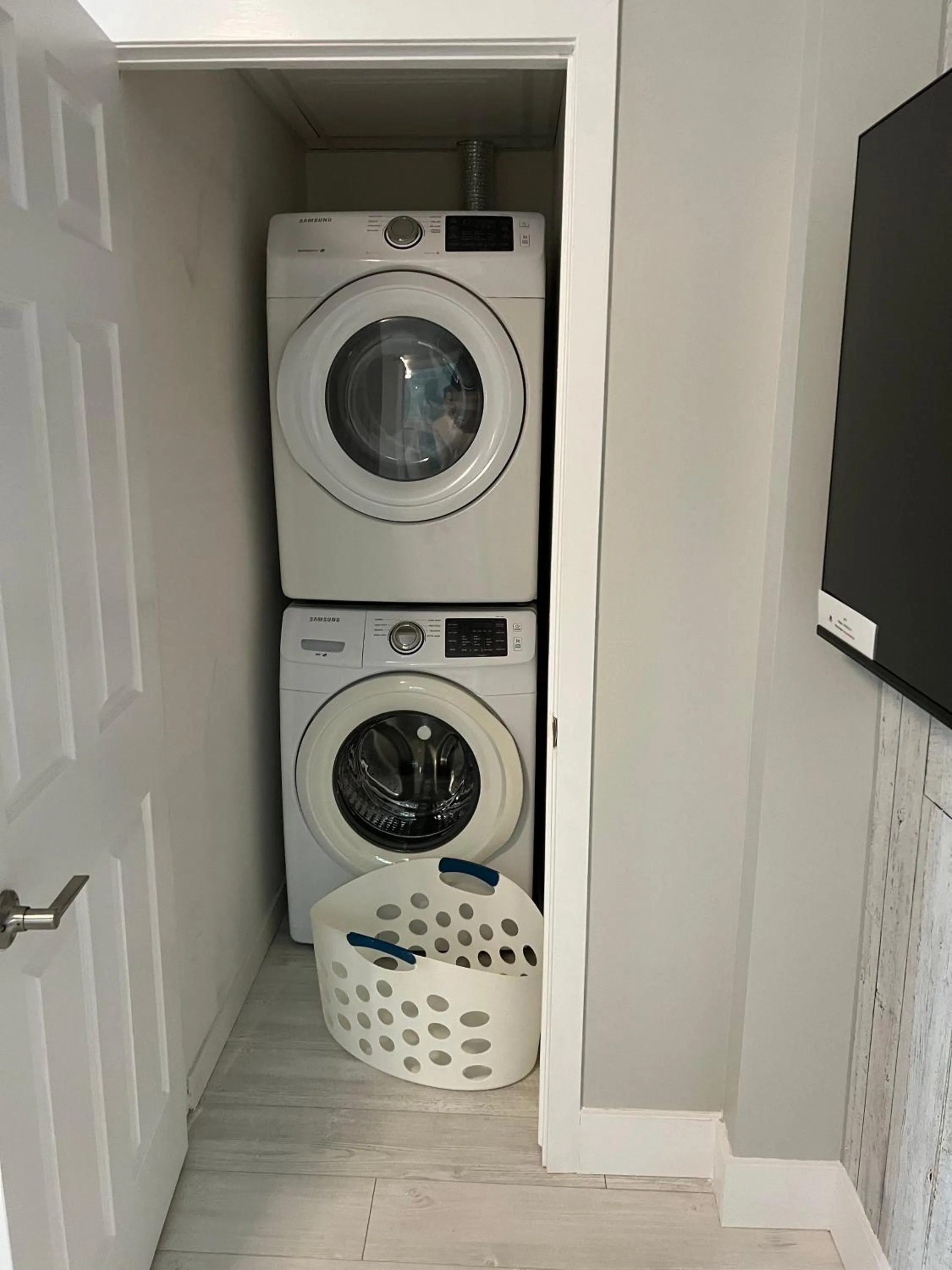 washing machine in Le Centre-Ville