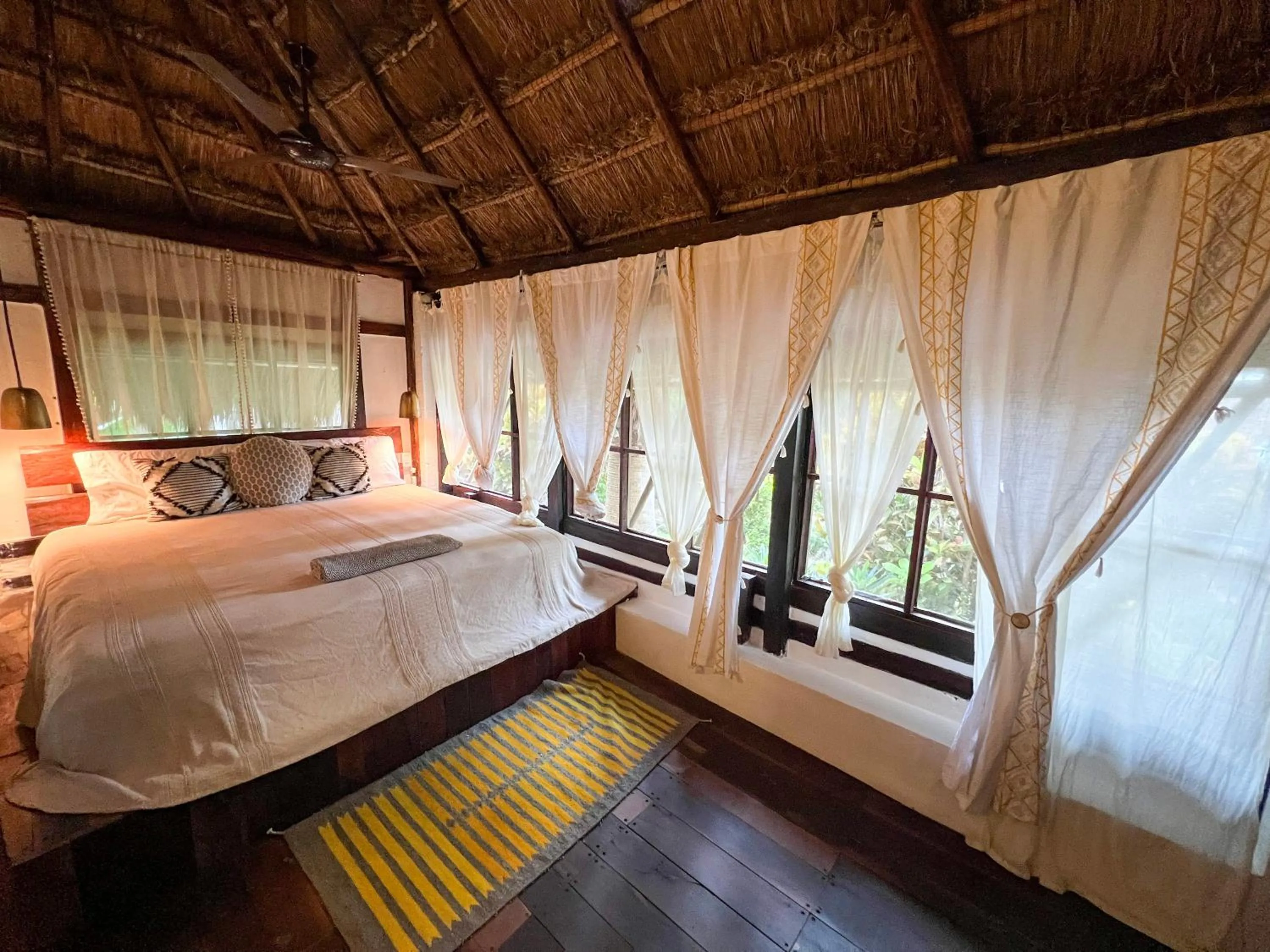 Bedroom, Bed in Villa Santuario Lake front Oasis