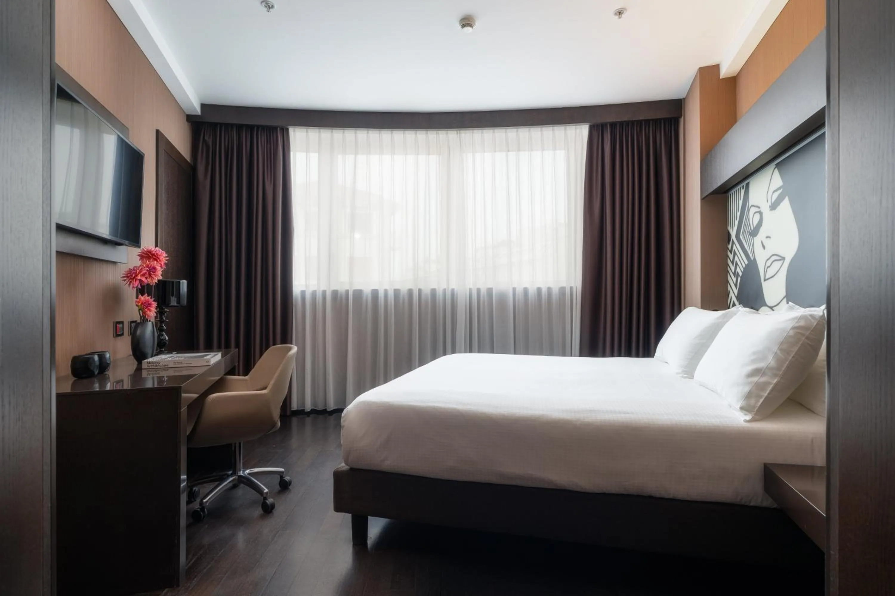 Photo of the whole room, Bed in Crowne Plaza Milan City by IHG