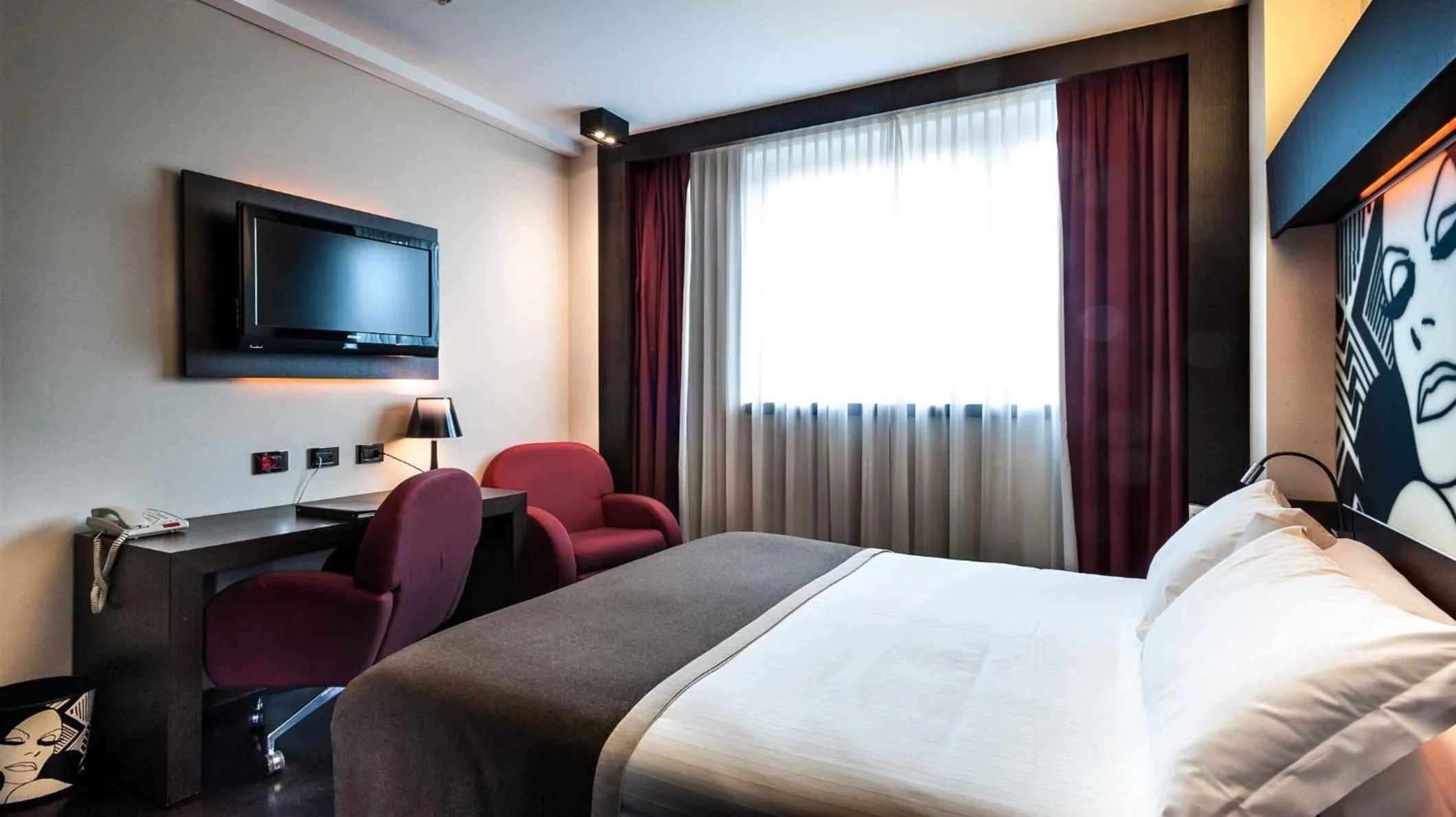 Photo of the whole room, Bed in Crowne Plaza Milan City by IHG