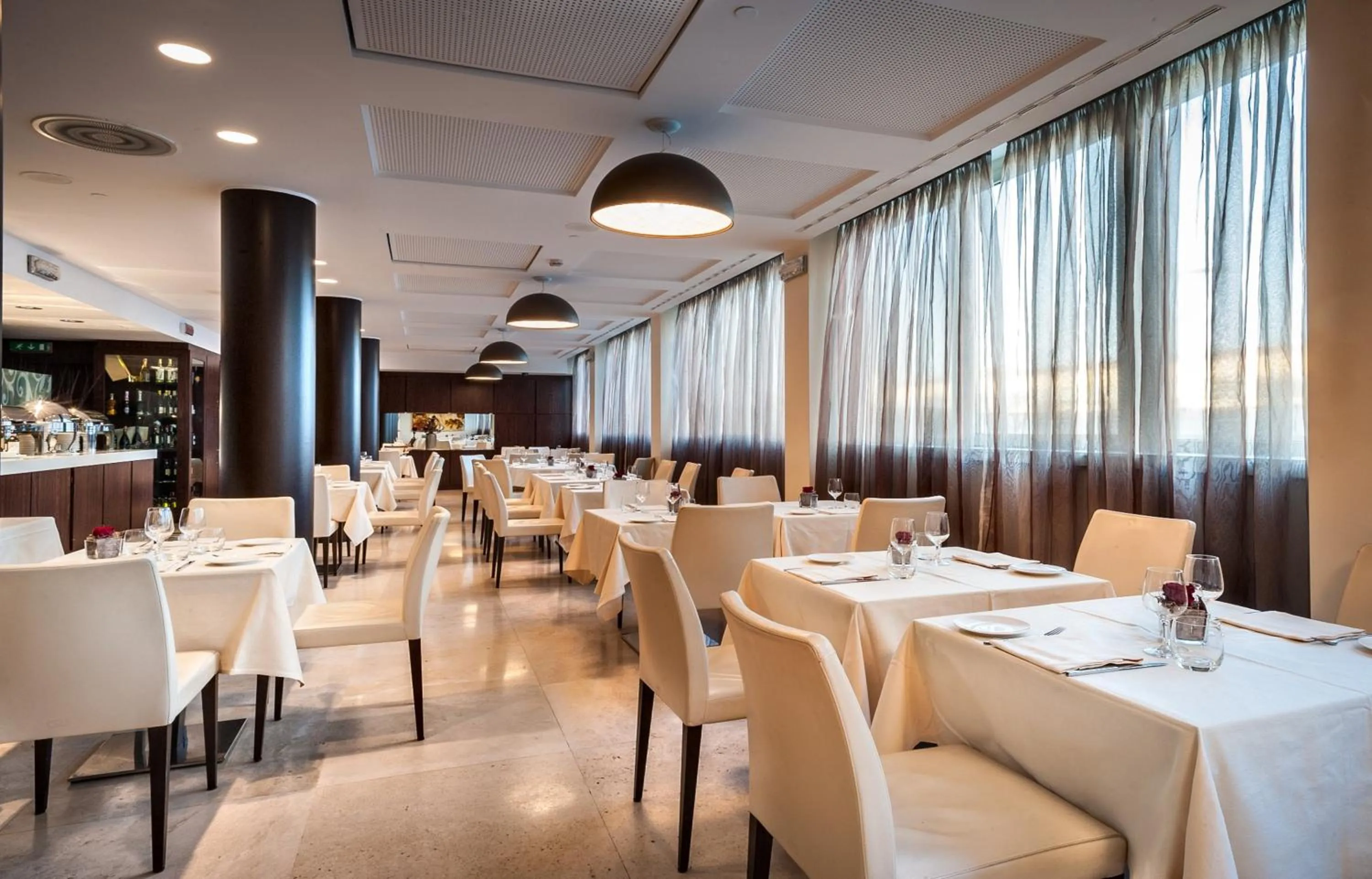 Restaurant/places to eat in Crowne Plaza Milan City by IHG