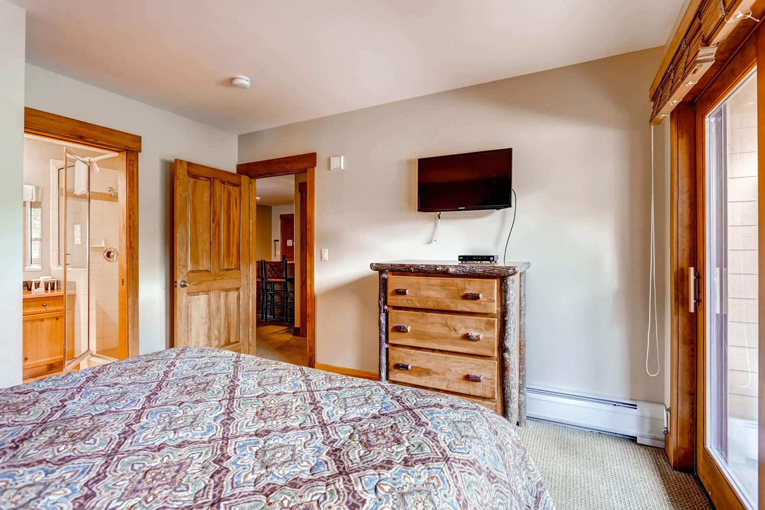 Photo of the whole room, Bed in The Springs Condominiums by Keystone Resort