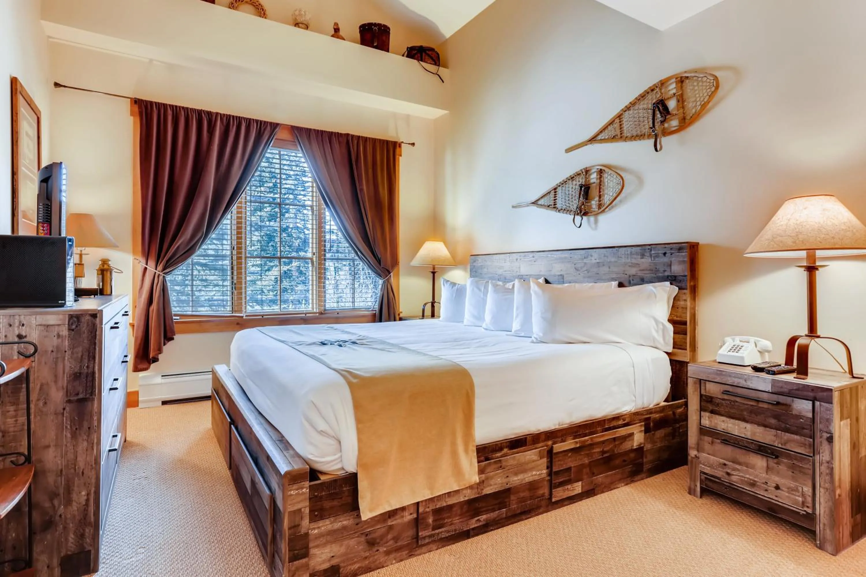 Photo of the whole room, Bed in The Springs Condominiums by Keystone Resort