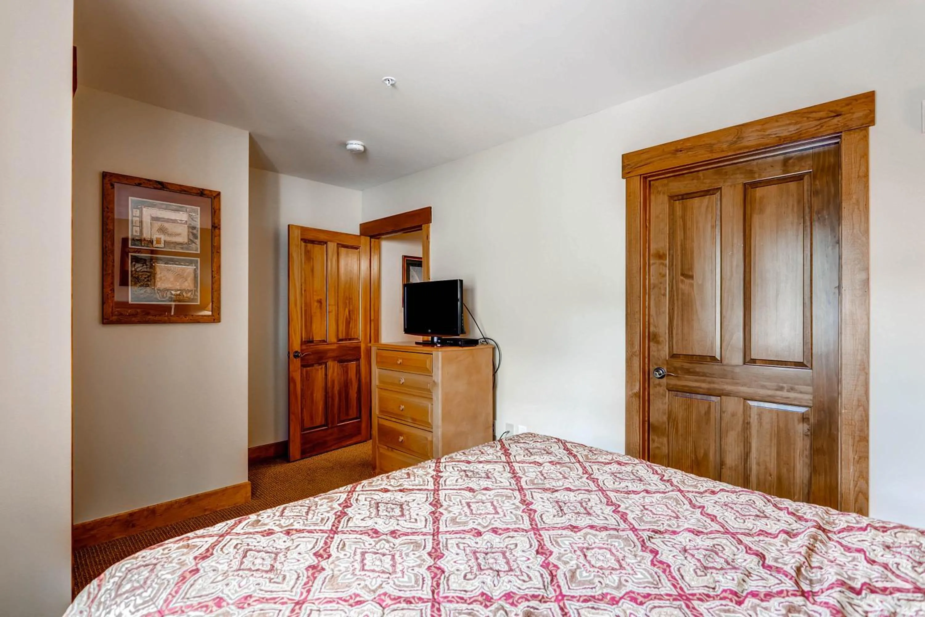 Photo of the whole room, Bed in The Springs Condominiums by Keystone Resort