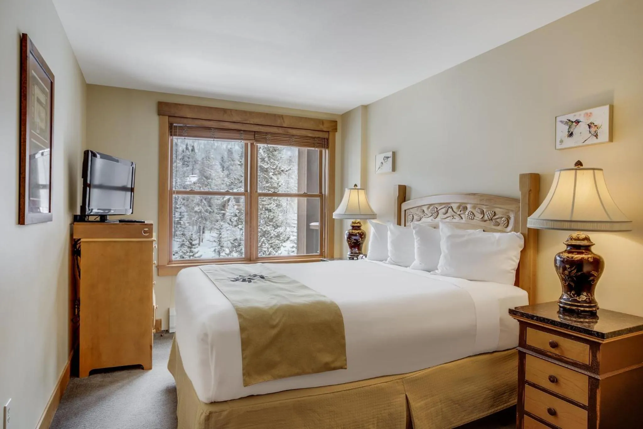 Photo of the whole room, Bed in The Springs Condominiums by Keystone Resort