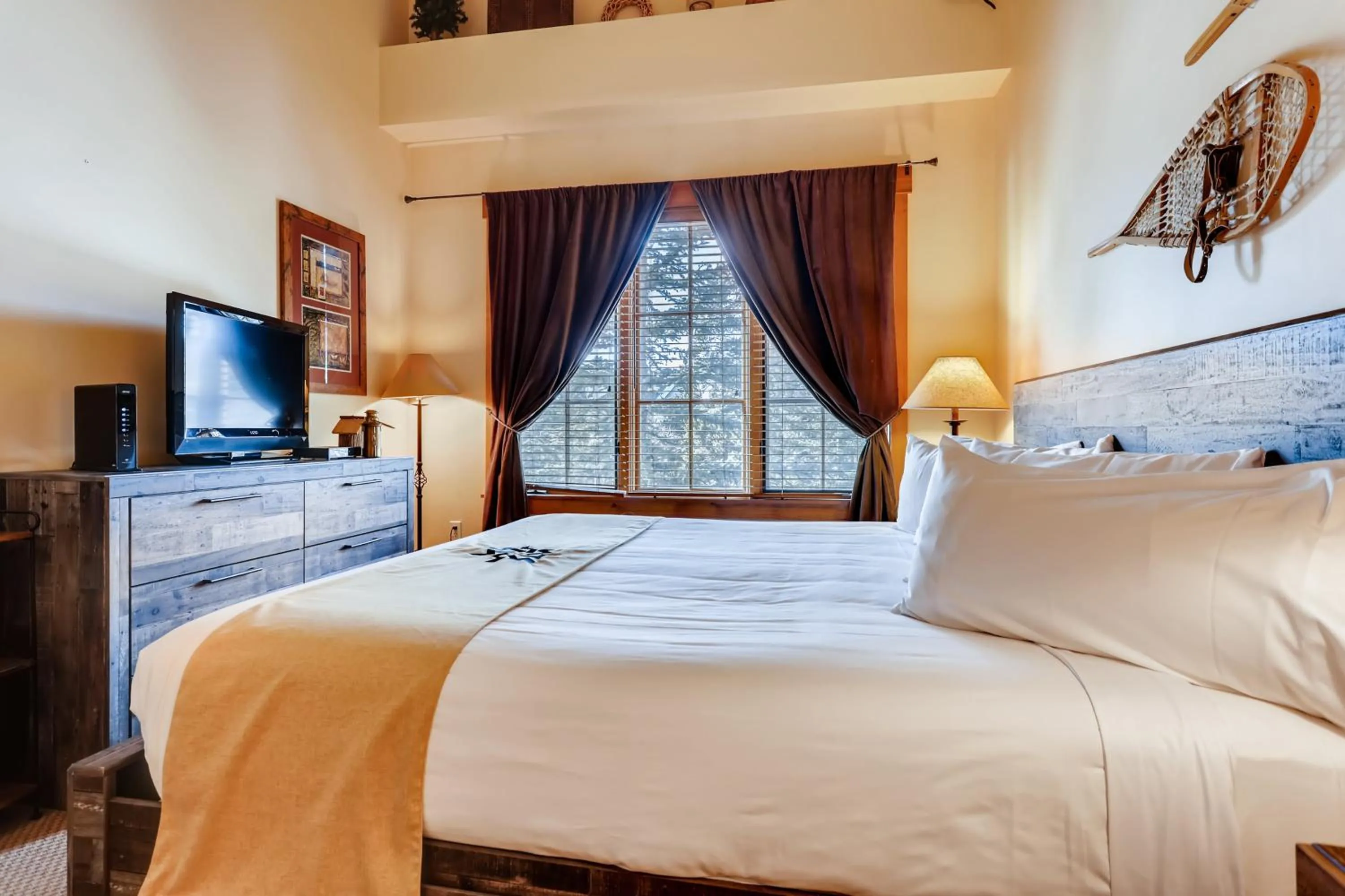 Photo of the whole room, Bed in The Springs Condominiums by Keystone Resort