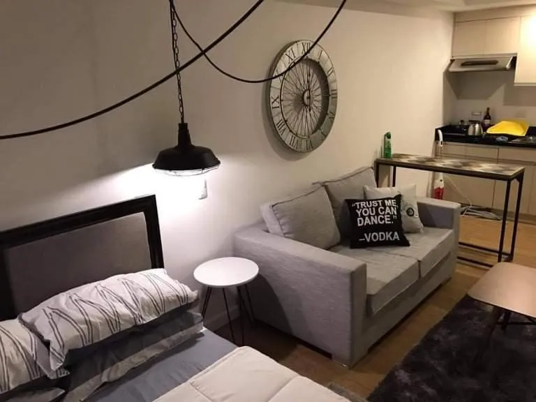 Bed in abreeza chills place t2-2508