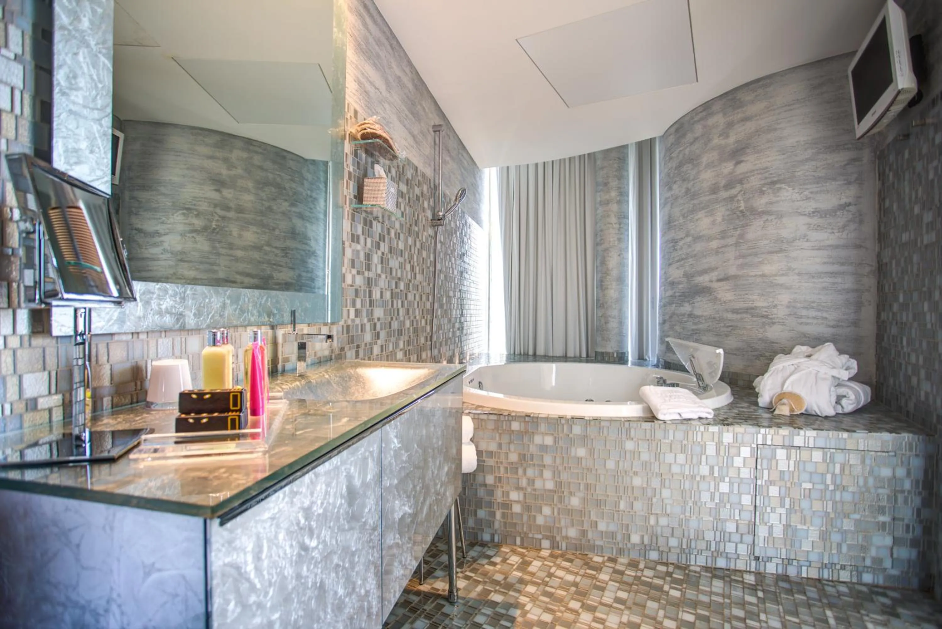 Bathroom in Hotel Waldorf- Premier Resort