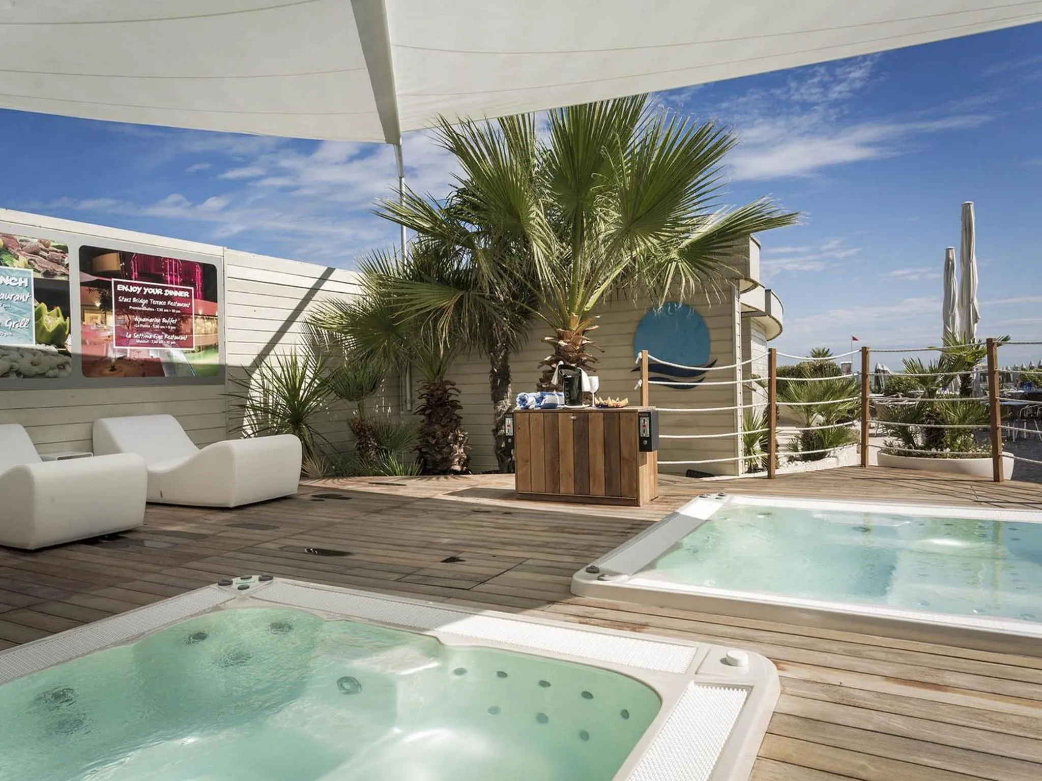 Beach in Hotel Waldorf- Premier Resort