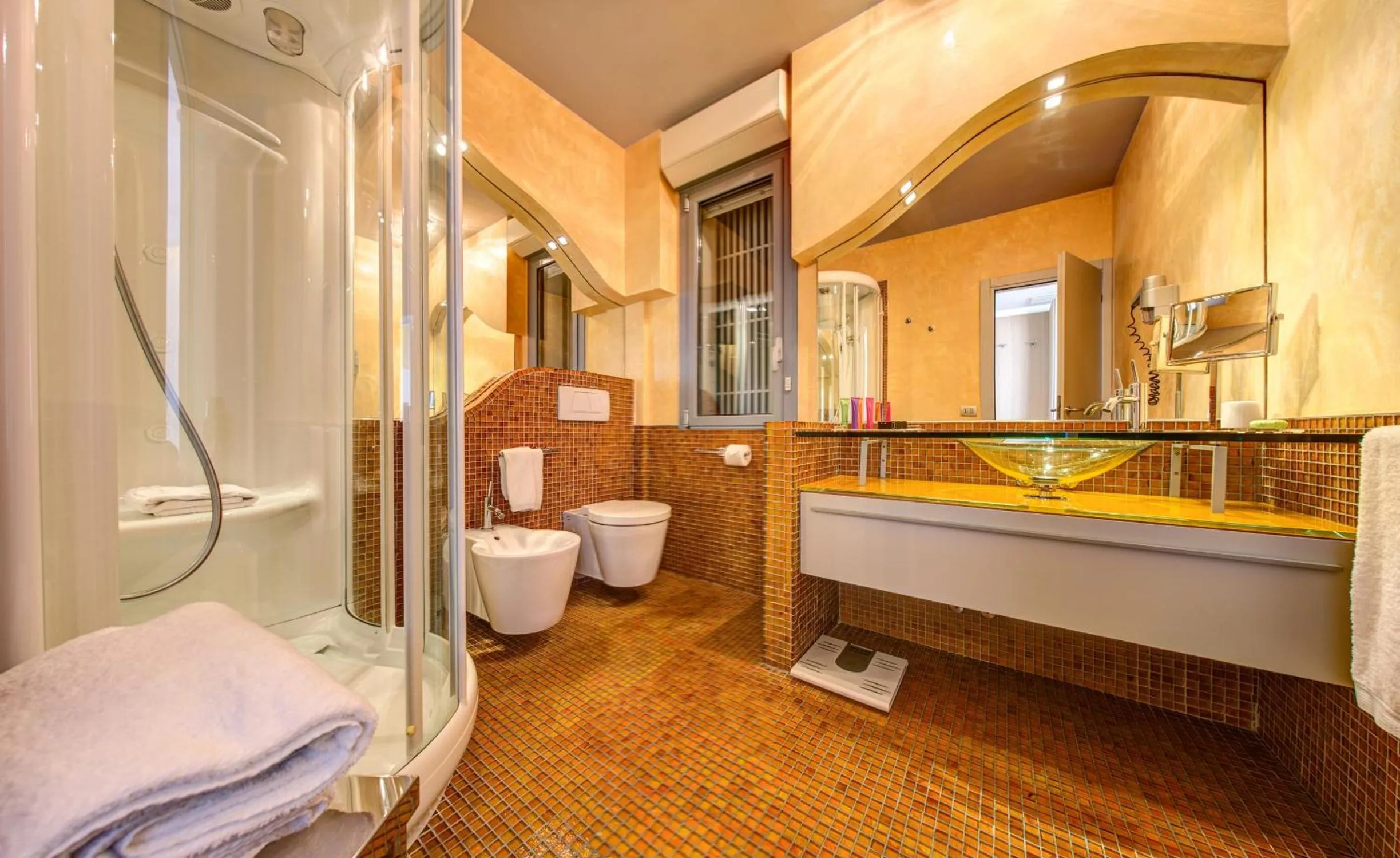 Bathroom in Hotel Waldorf- Premier Resort