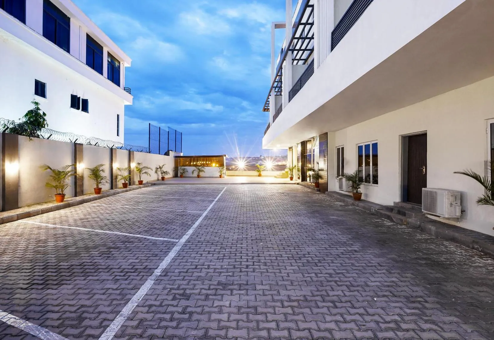 Parking in Aveon Hotel