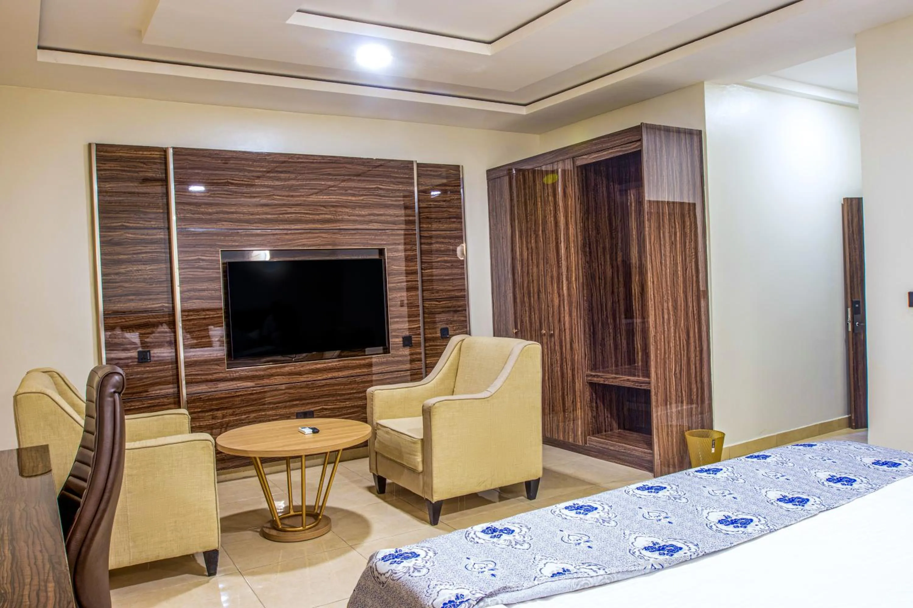 TV and multimedia in Aveon Hotel