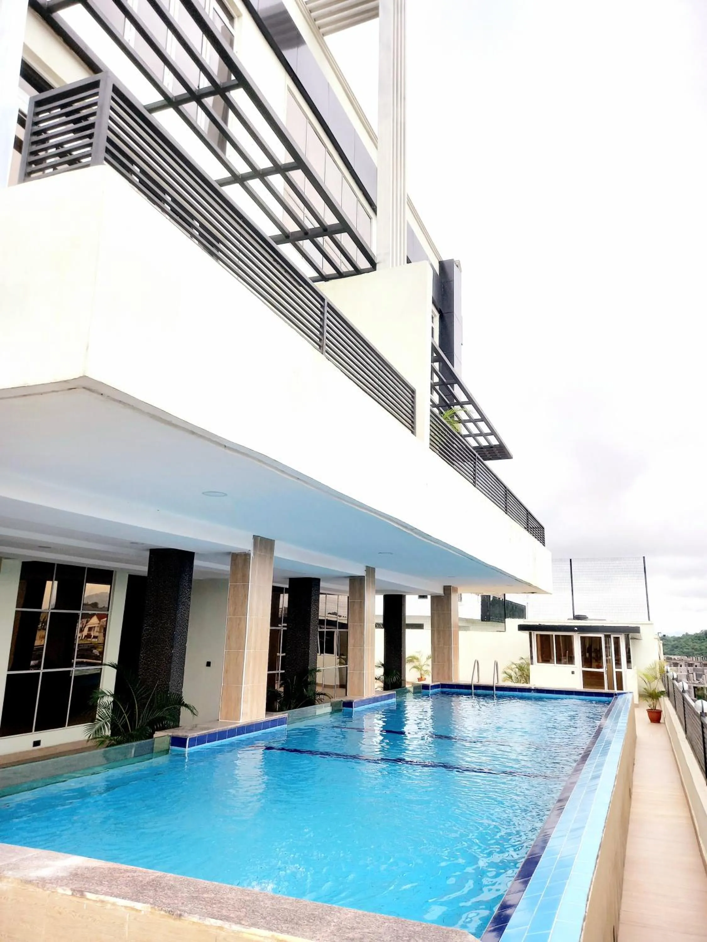 Swimming pool in Aveon Hotel