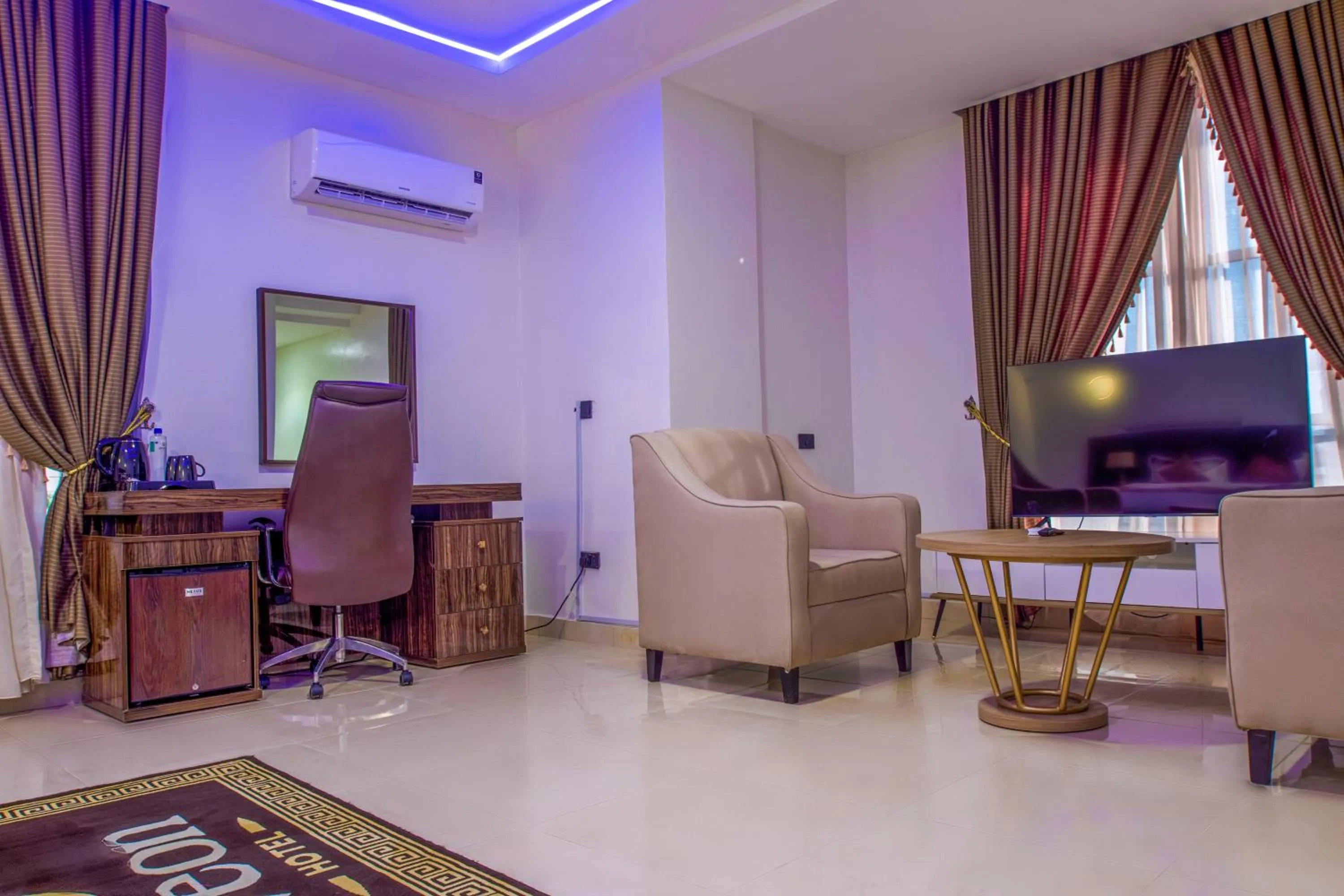 TV and multimedia in Aveon Hotel