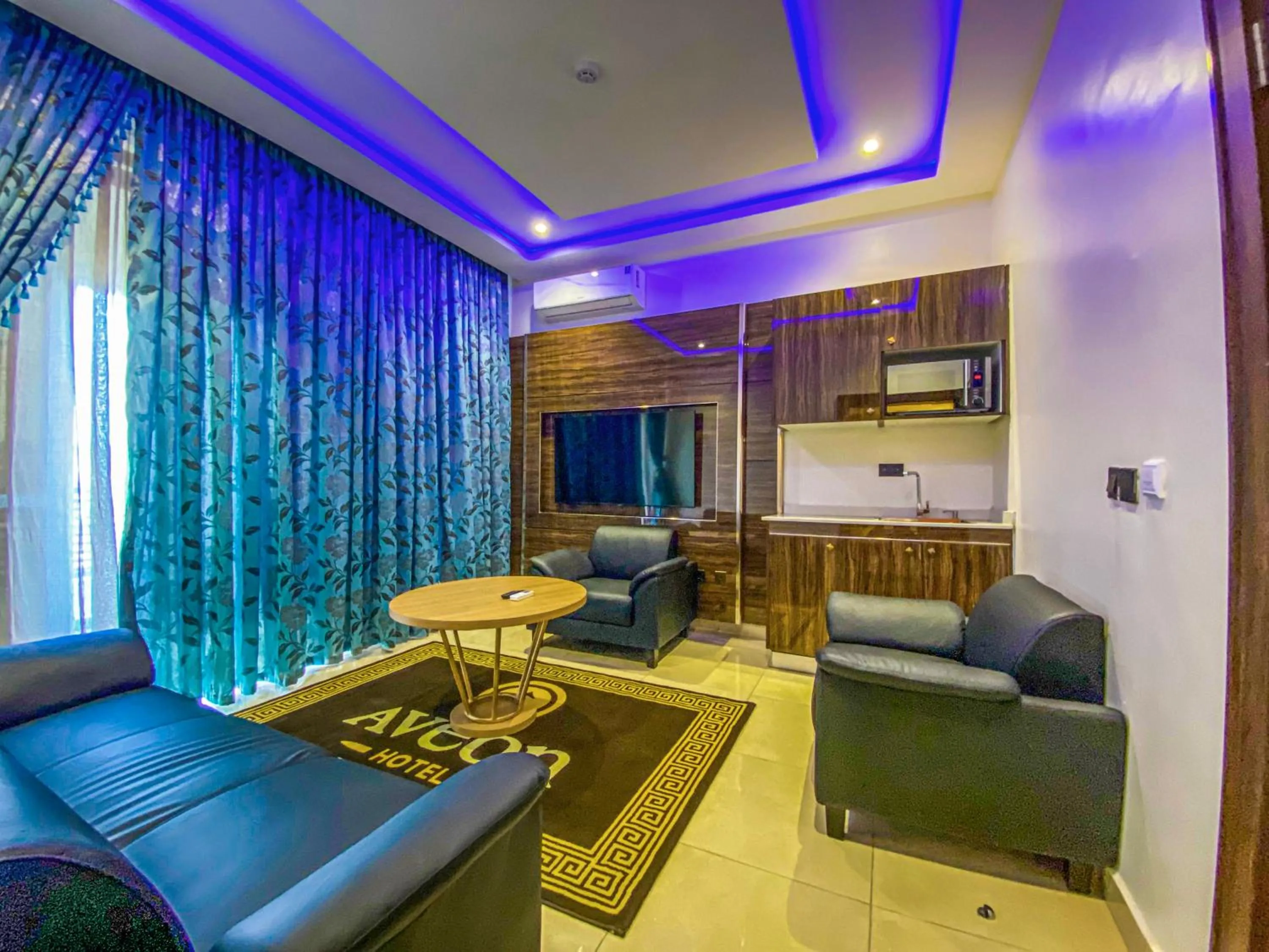 TV and multimedia in Aveon Hotel