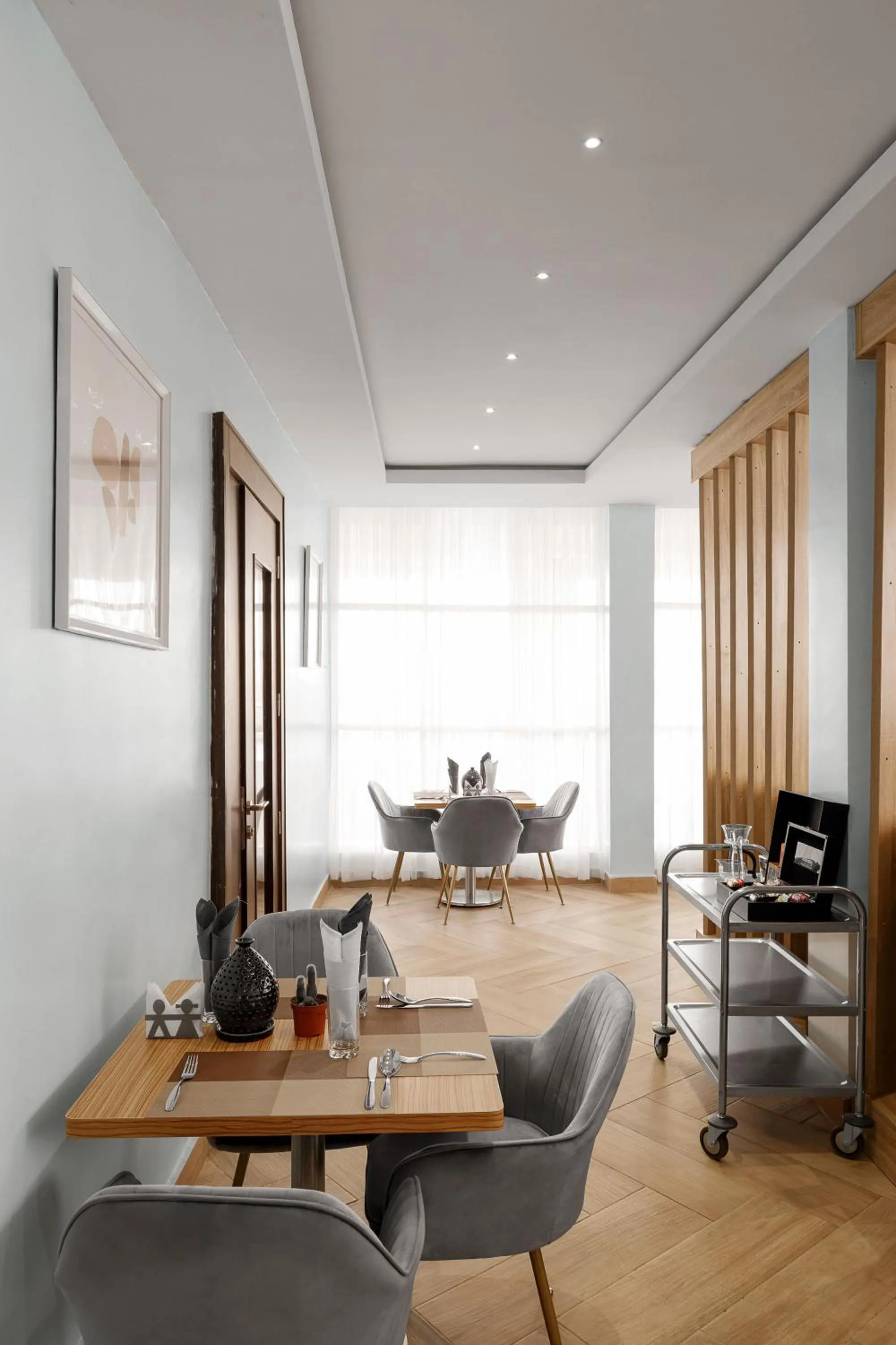 Restaurant/places to eat in Aveon Hotel