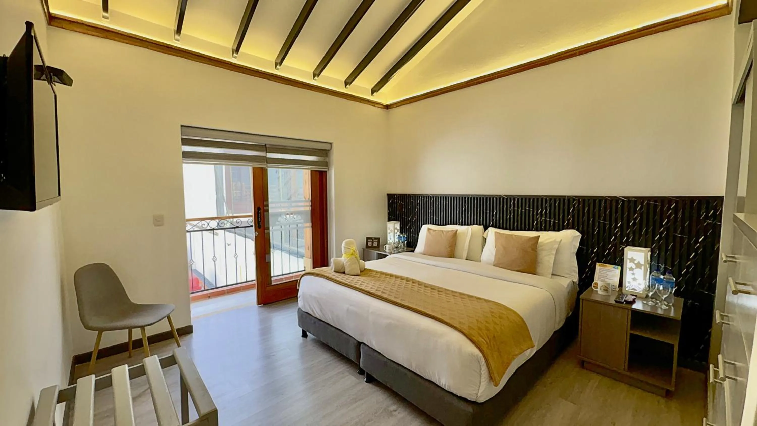 Photo of the whole room, Bed in Hotel Boutique & Spa - VDL Colonial