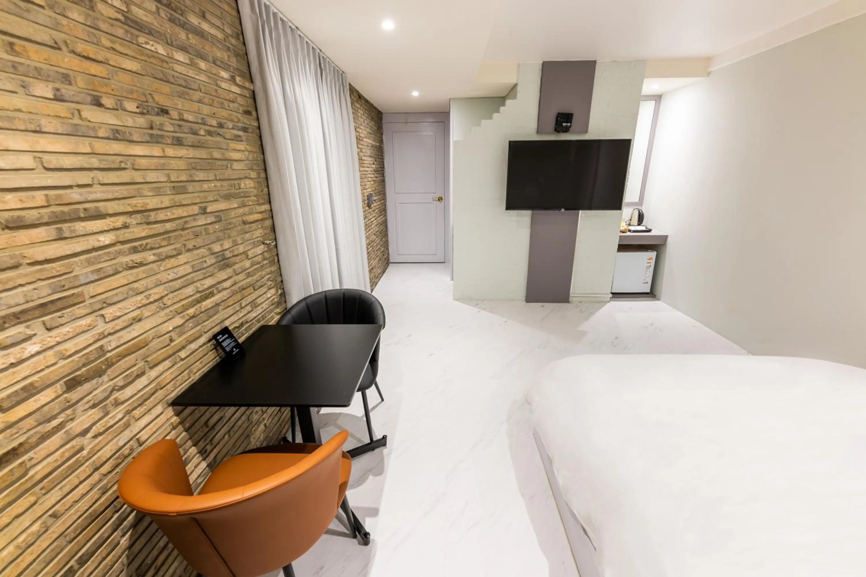 Photo of the whole room, Bed in HOTEL LENITH Seomyeon