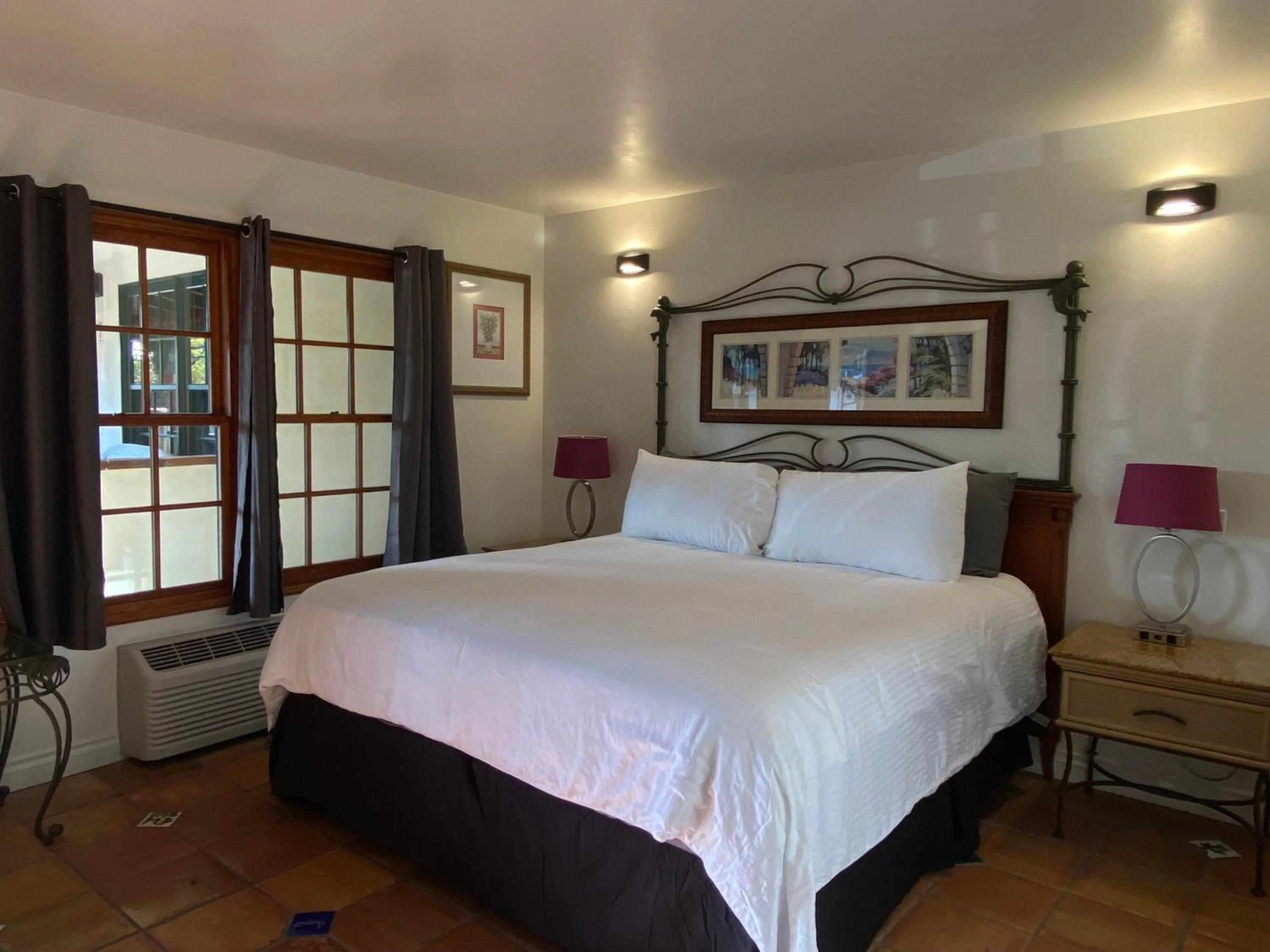 Bed in TIDE POOL VILLAS