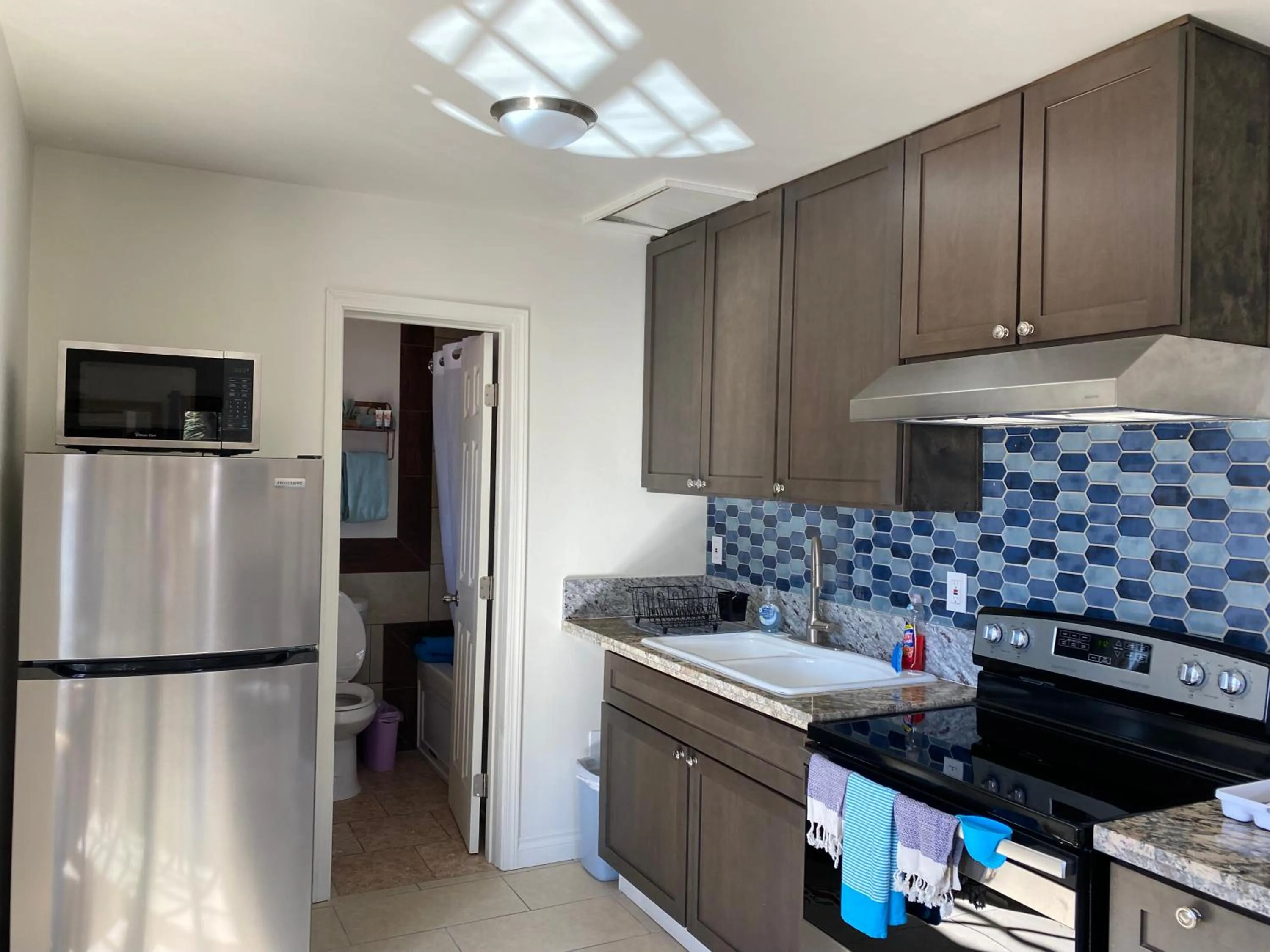 Kitchen or kitchenette in TIDE POOL VILLAS