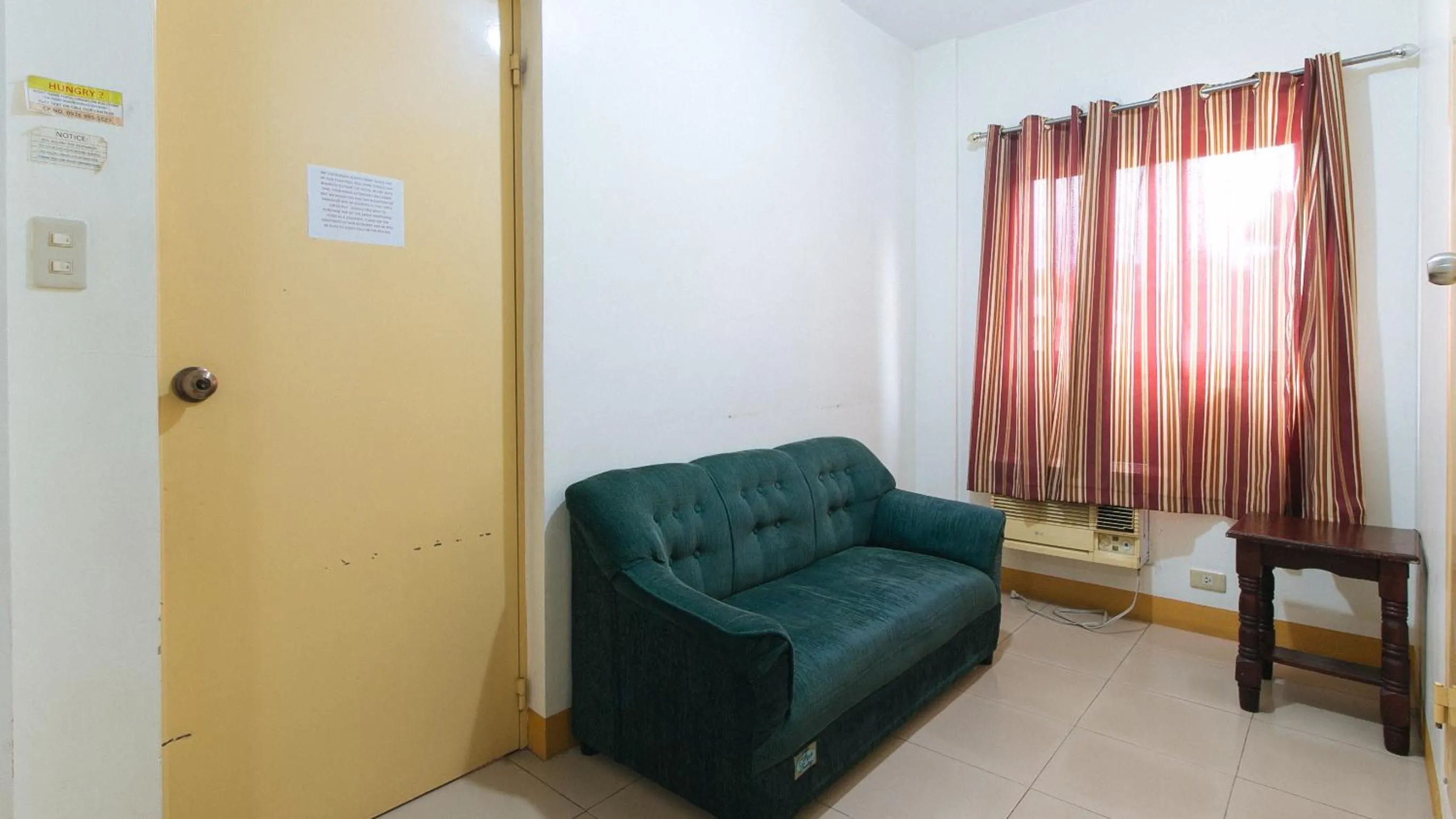 Living room in Golden Sunrise Hotel I by RedDoorz