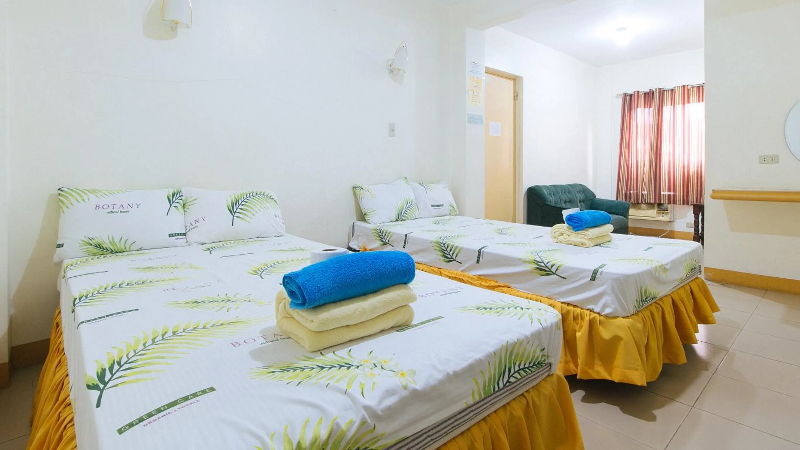 Bed in Golden Sunrise Hotel I by RedDoorz