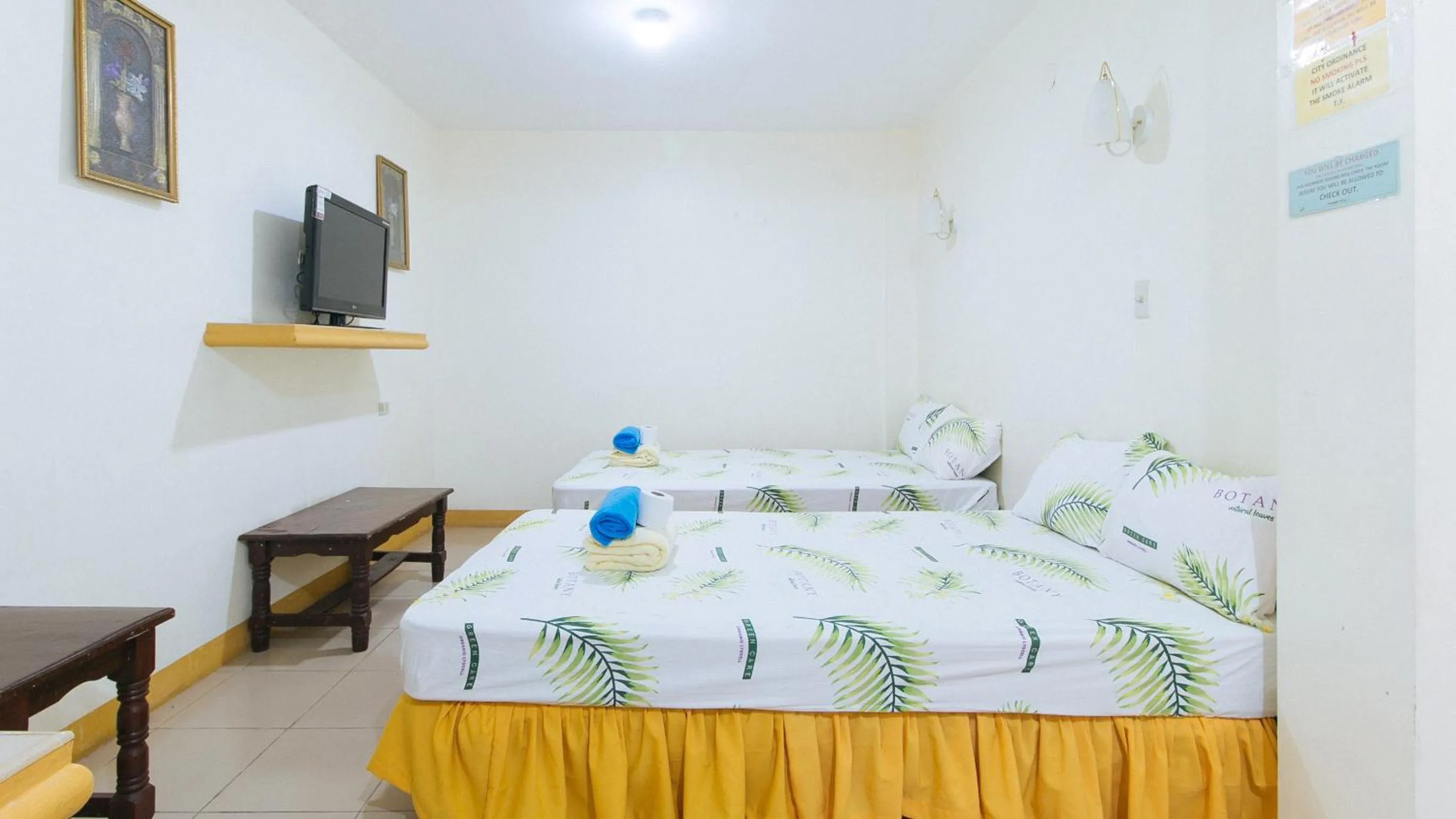 TV and multimedia, Bed in Golden Sunrise Hotel I by RedDoorz