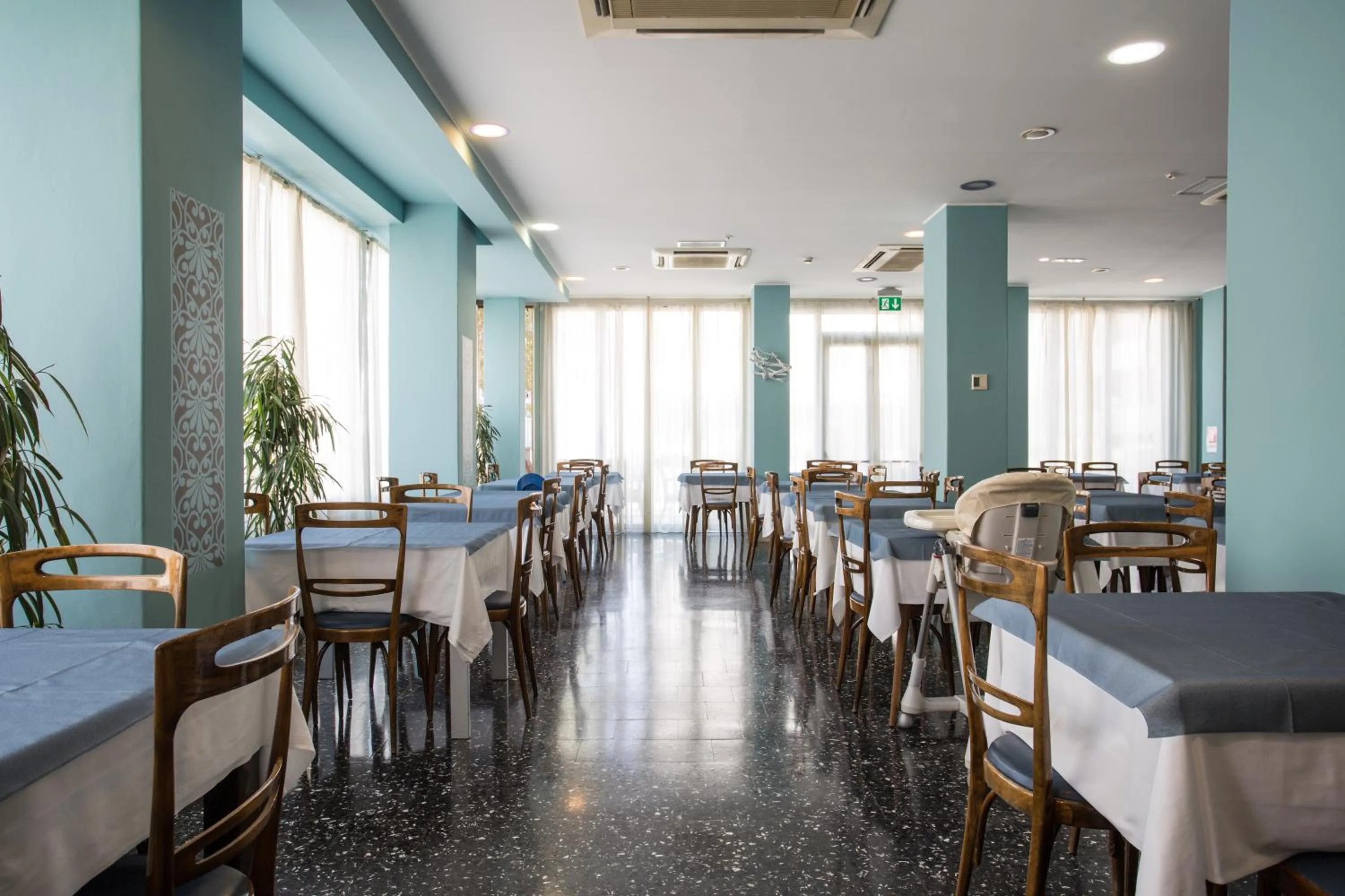 Restaurant/places to eat in Hotel Boston