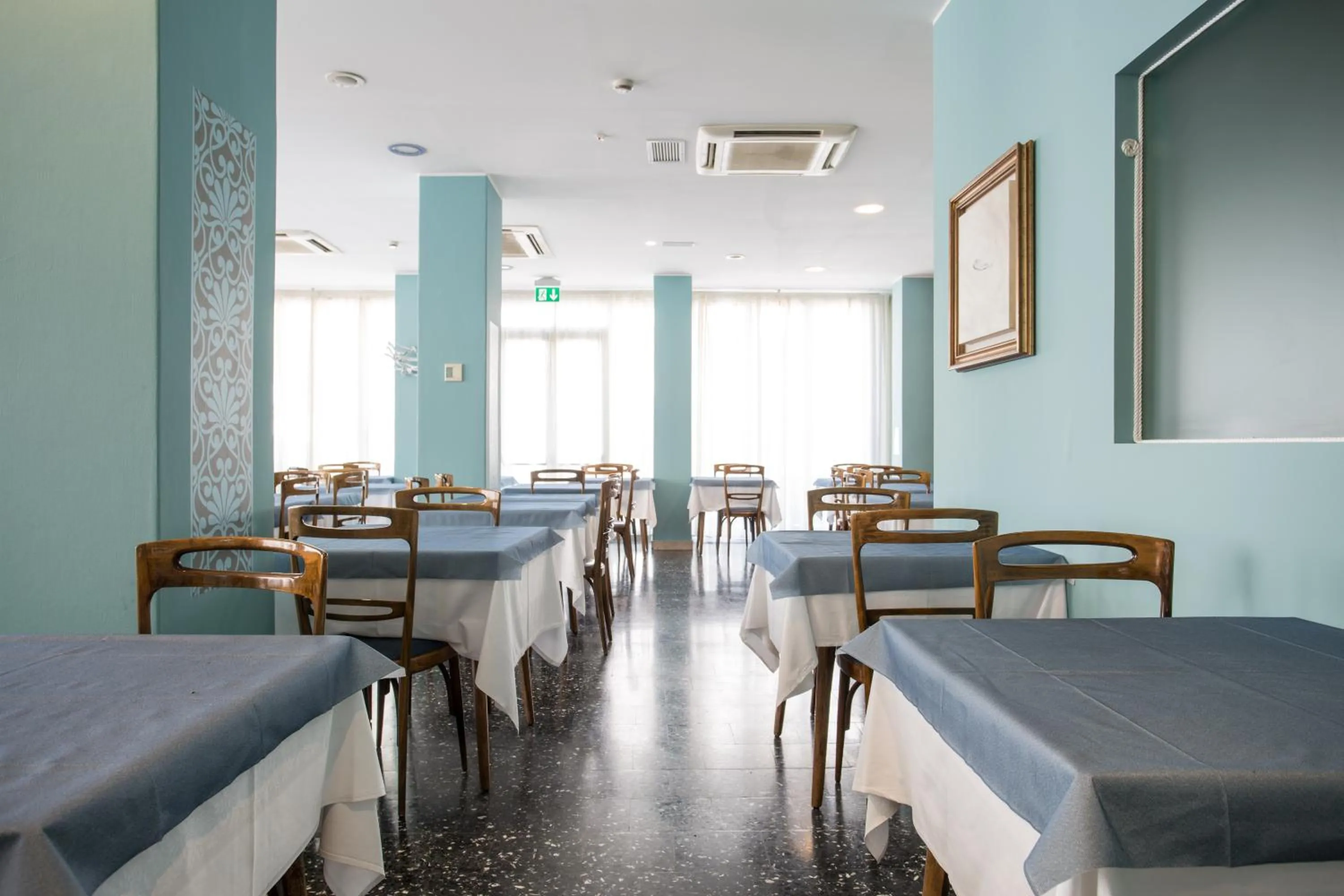 Restaurant/places to eat in Hotel Boston