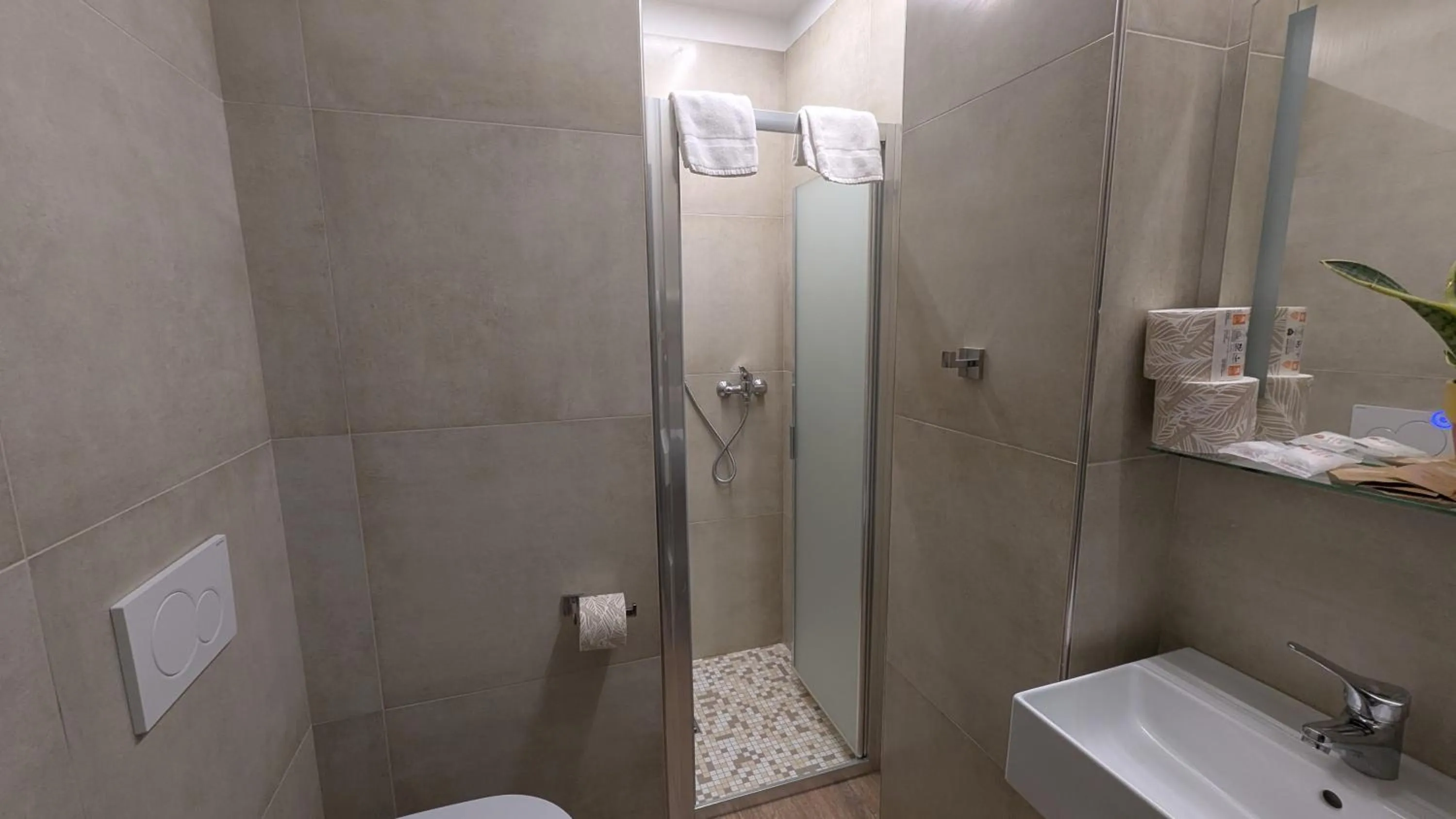 Shower in Hotel Boston