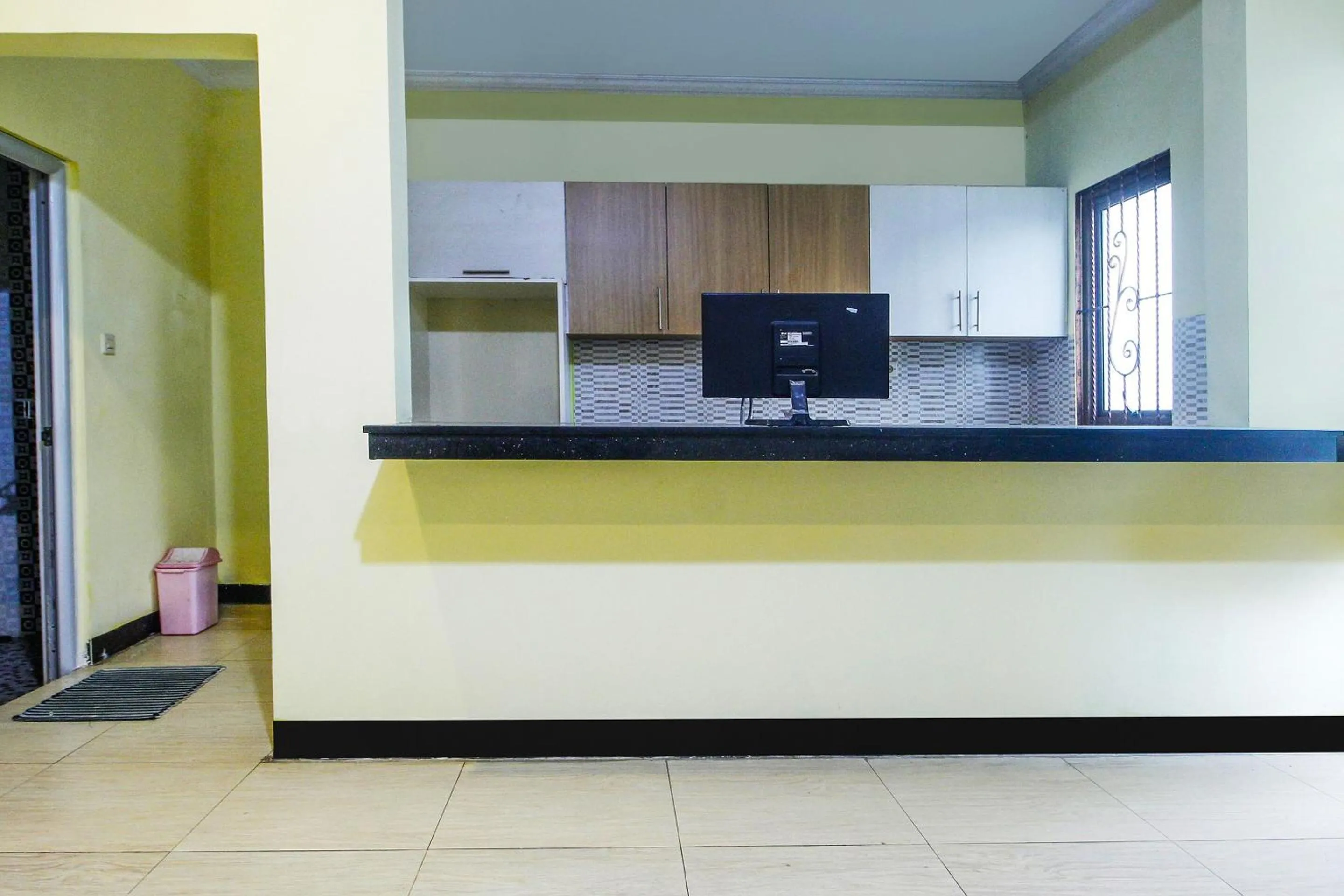 Lobby or reception in OYO Life 91606 Nadin Guest House Syariah