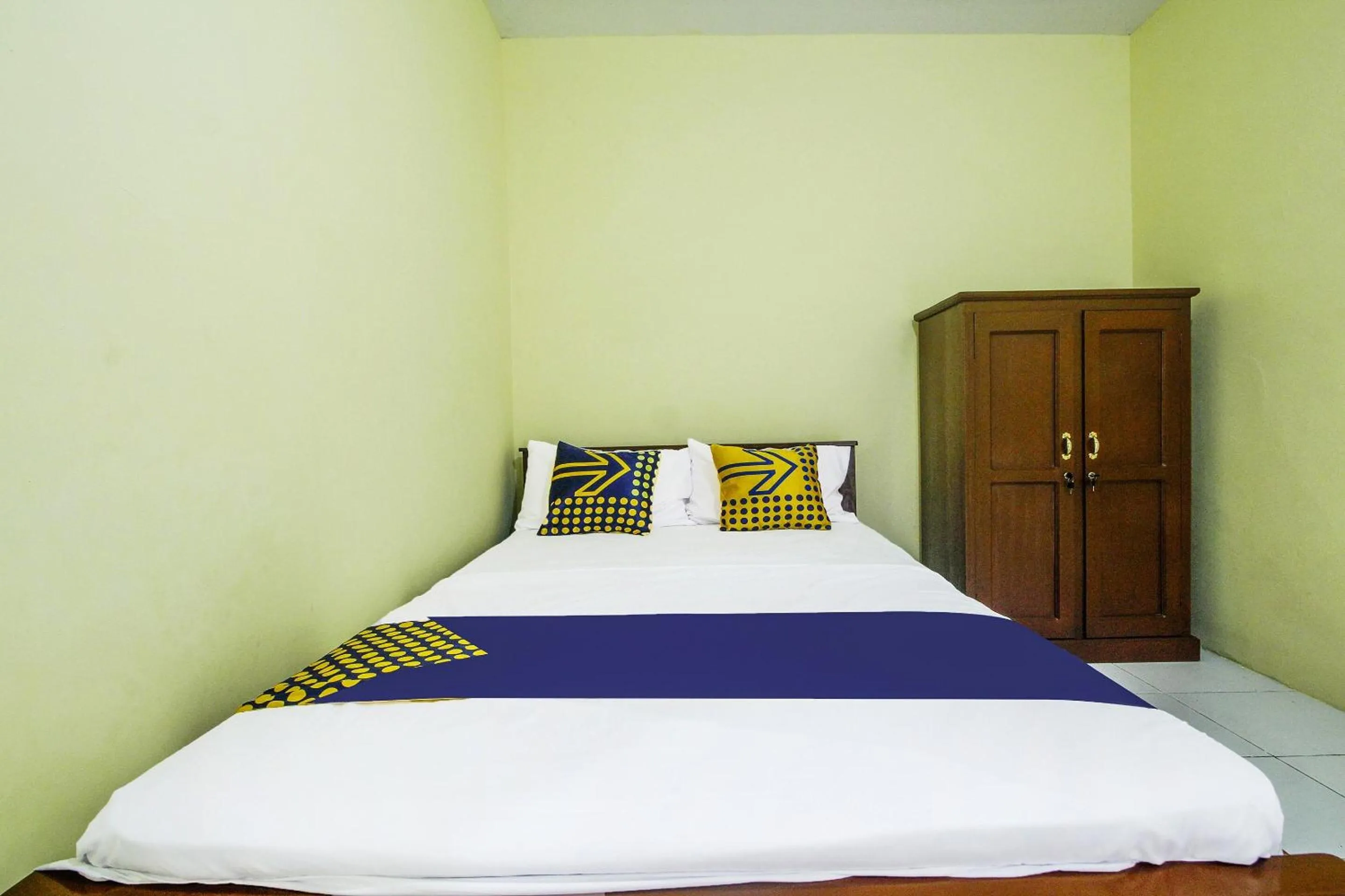 Bedroom, Bed in OYO Life 91606 Nadin Guest House Syariah