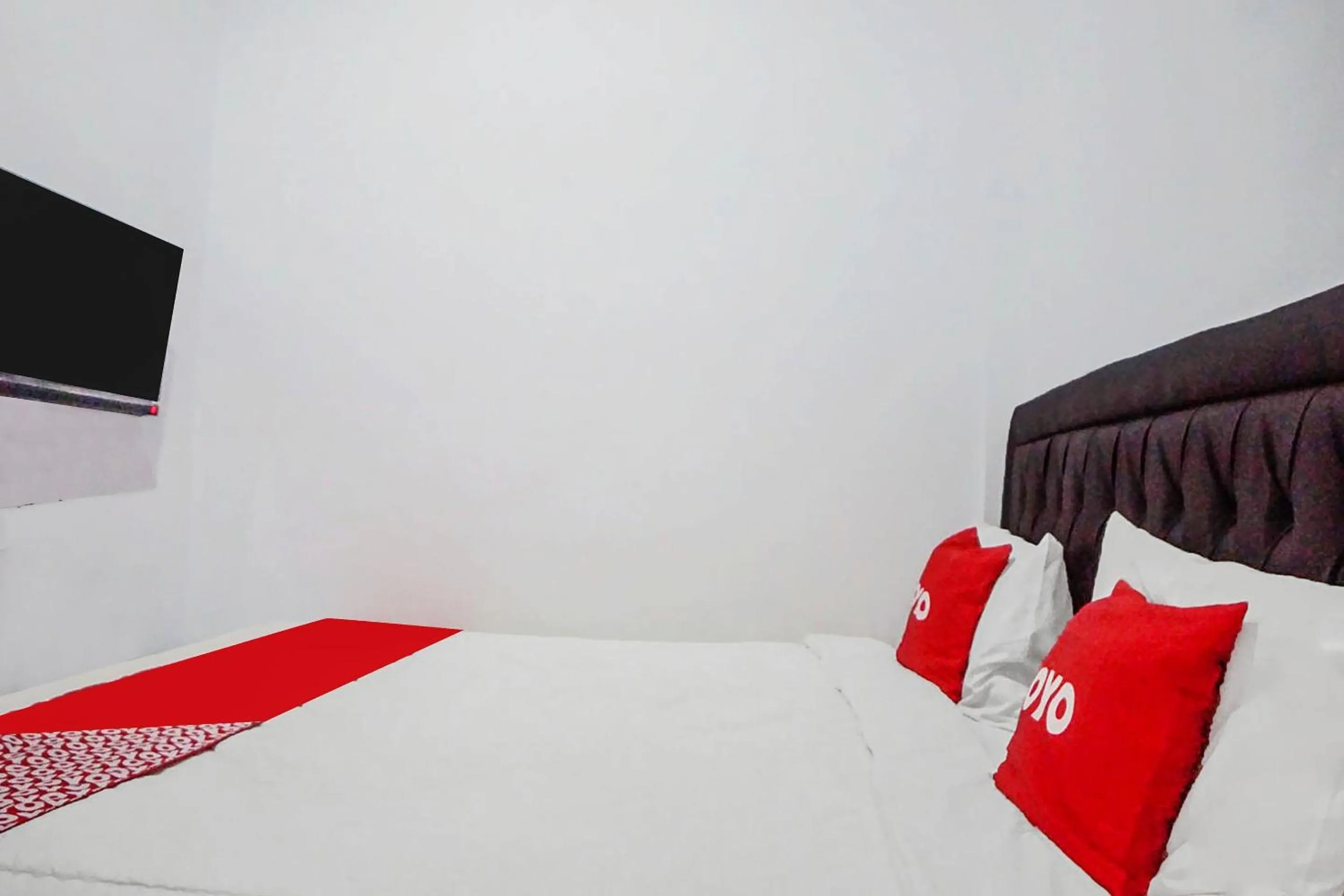 Bedroom, Bed in Hotel O Wika Wiki Homestay