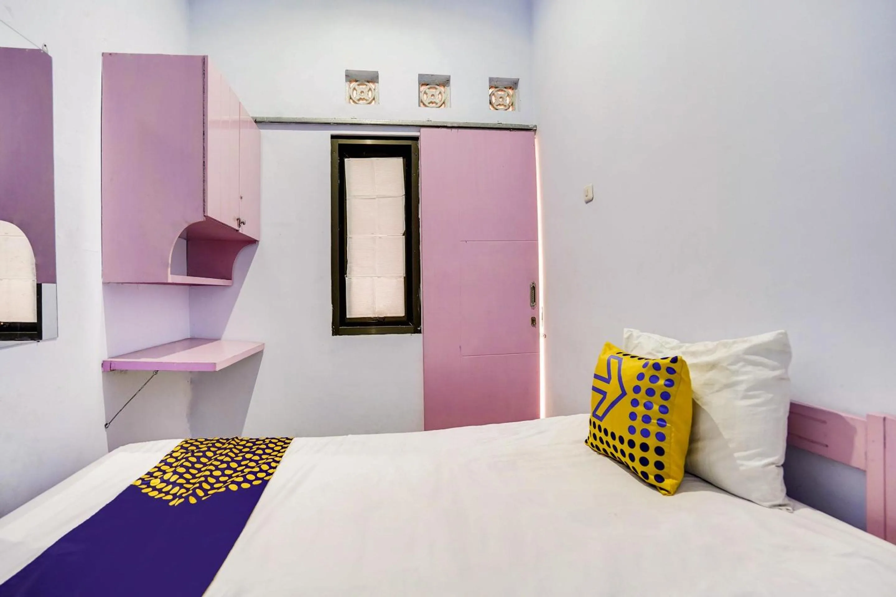 Bedroom, Bed in OYO Life 91626 Rr Kost Putri Syariah