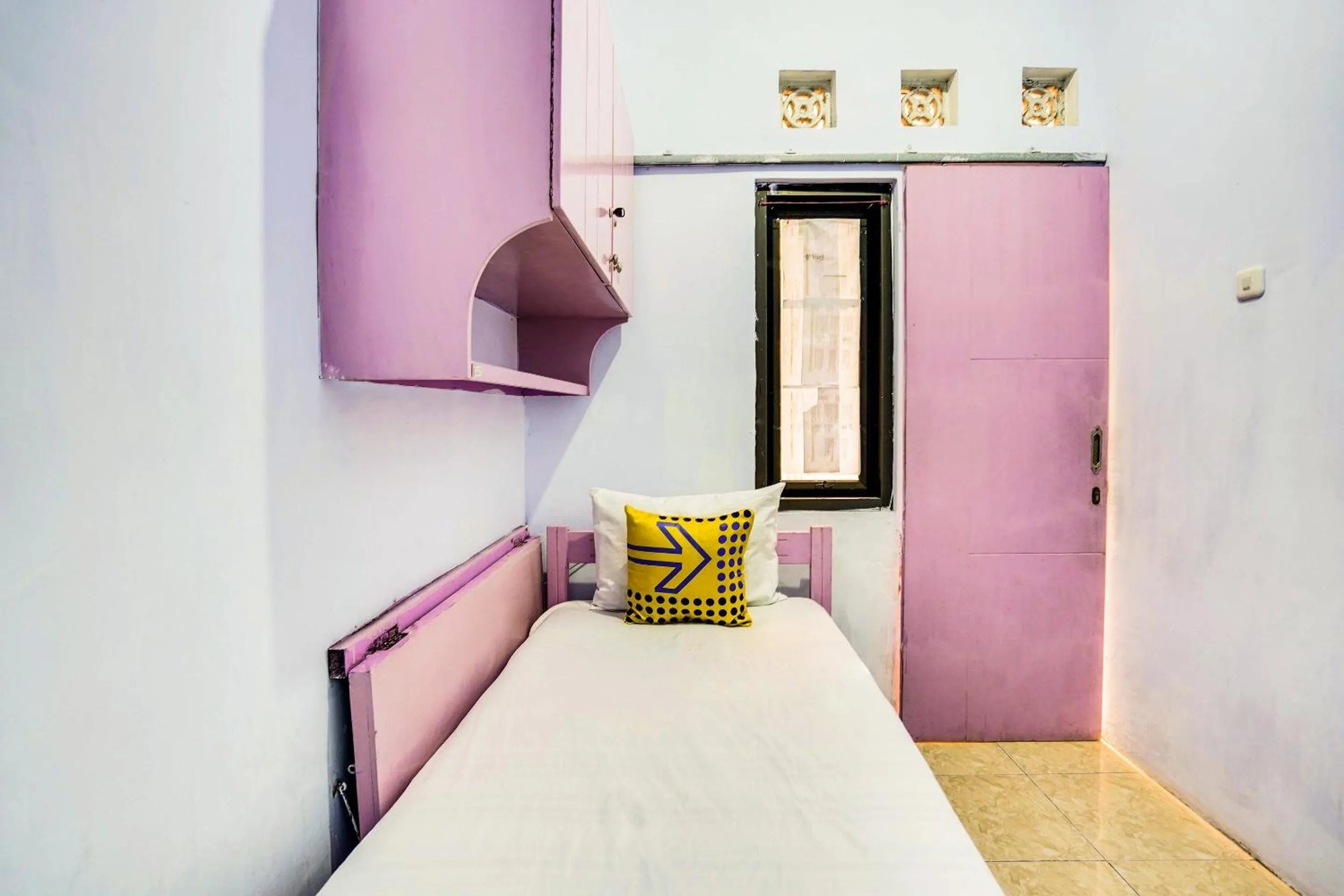 Bedroom, Bed in OYO Life 91626 Rr Kost Putri Syariah