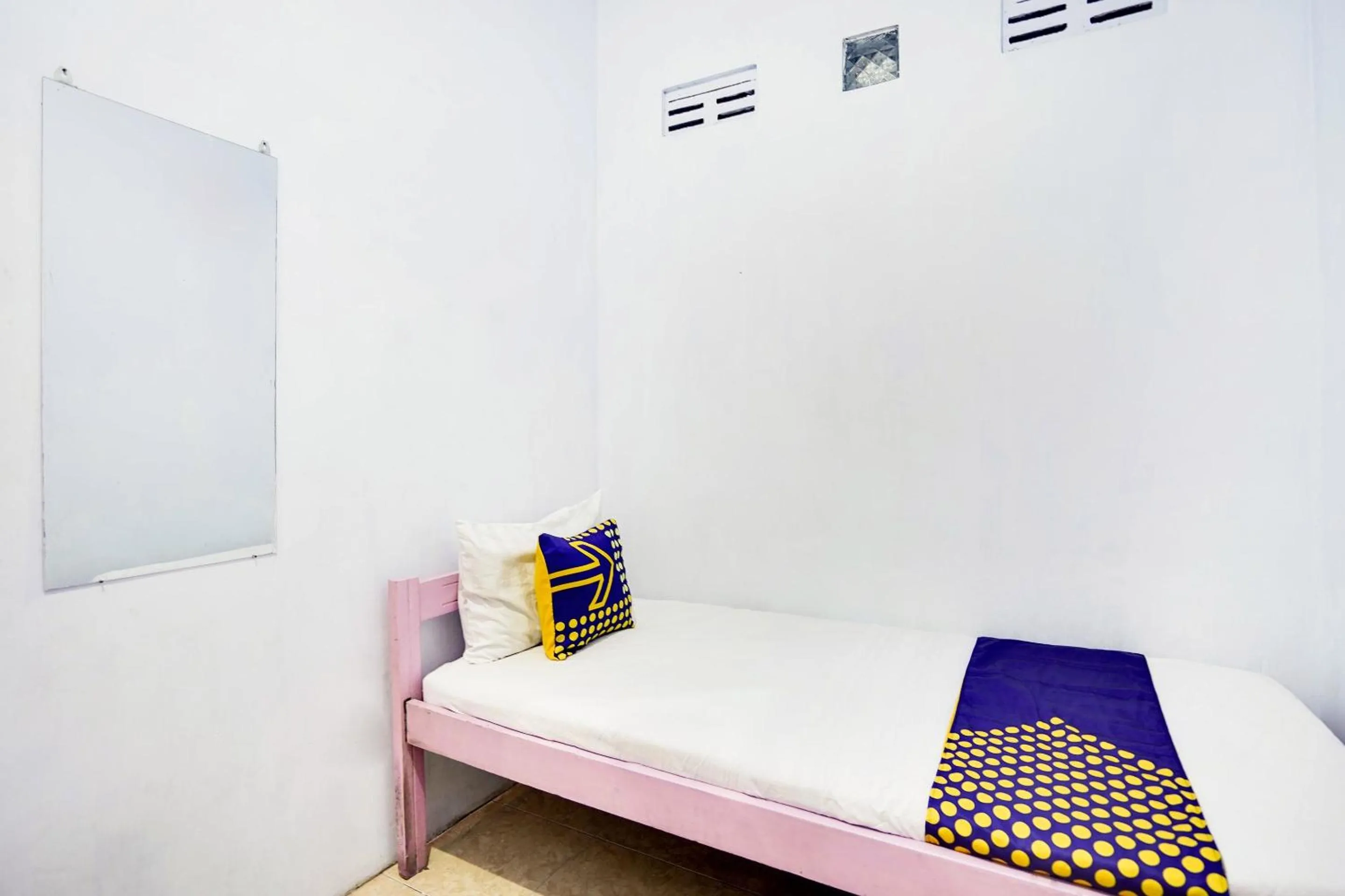 Bedroom, Bed in OYO Life 91626 Rr Kost Putri Syariah