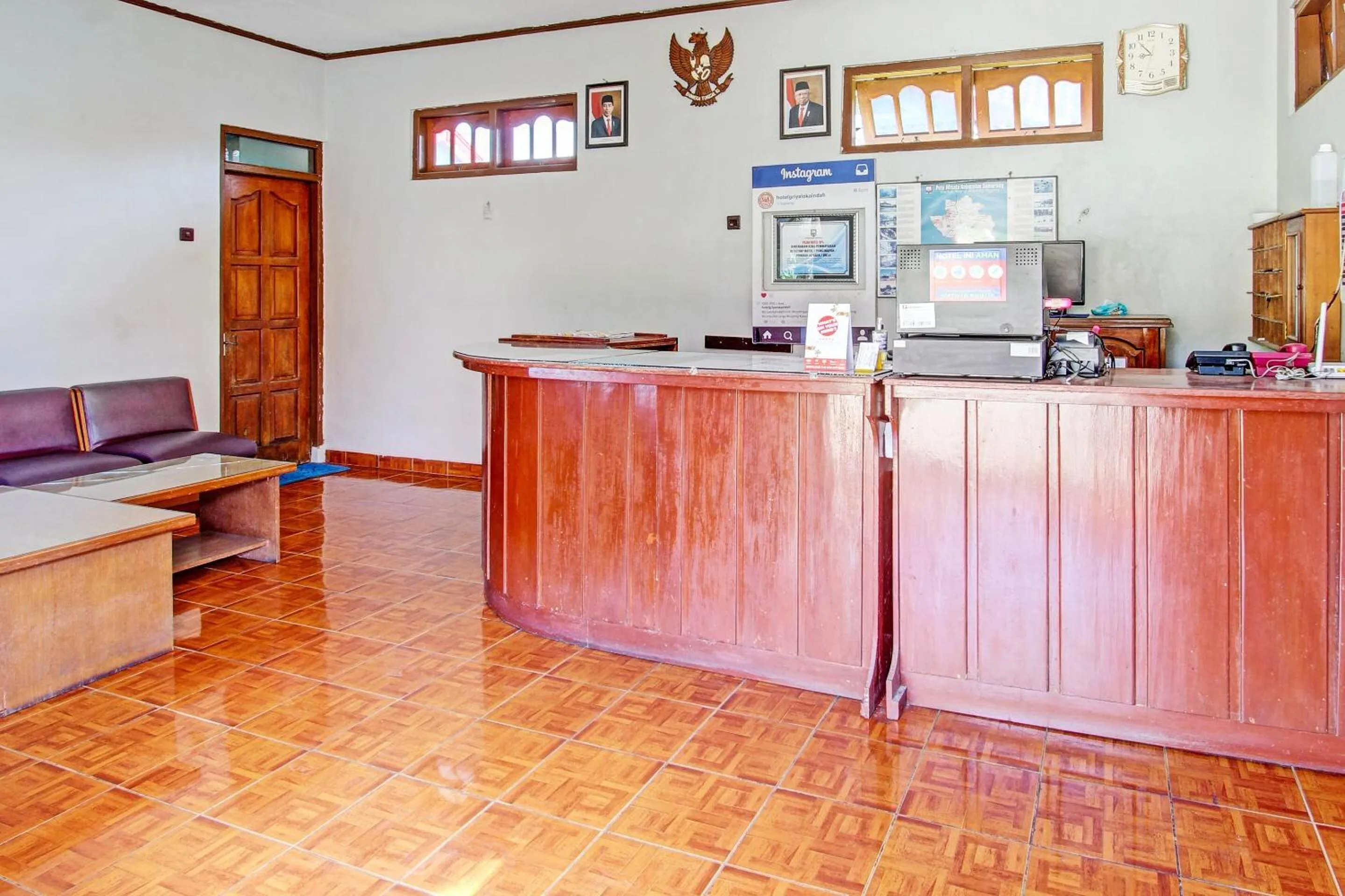 Lobby or reception in Capital O 91644 Loka Hause