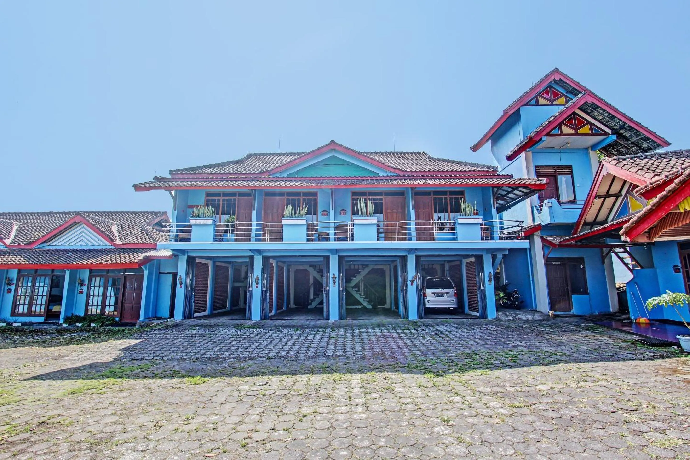 Facade/entrance in Capital O 91644 Loka Hause