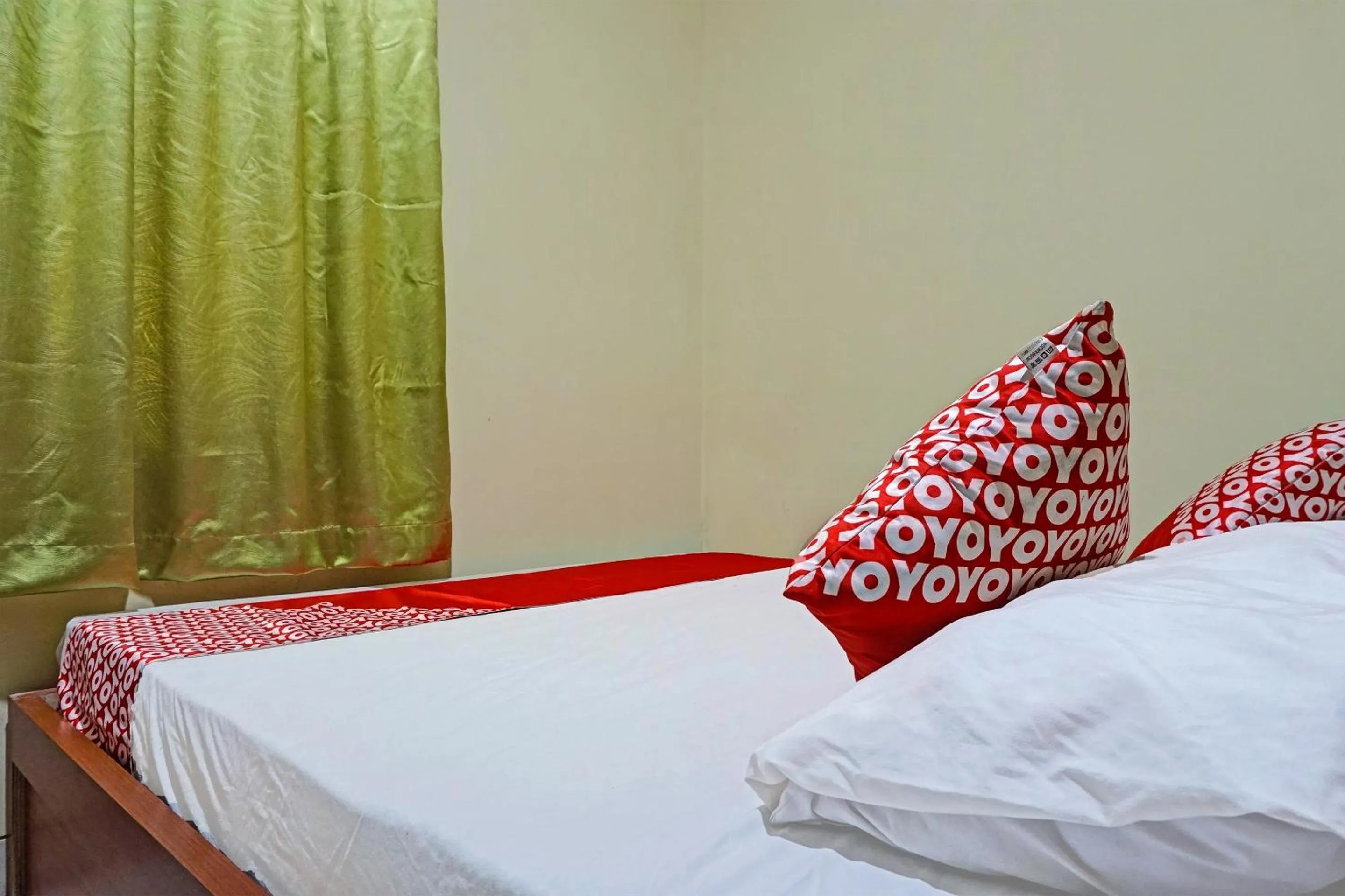 Bedroom, Bed in Hotel O Orange Homestay Makassar