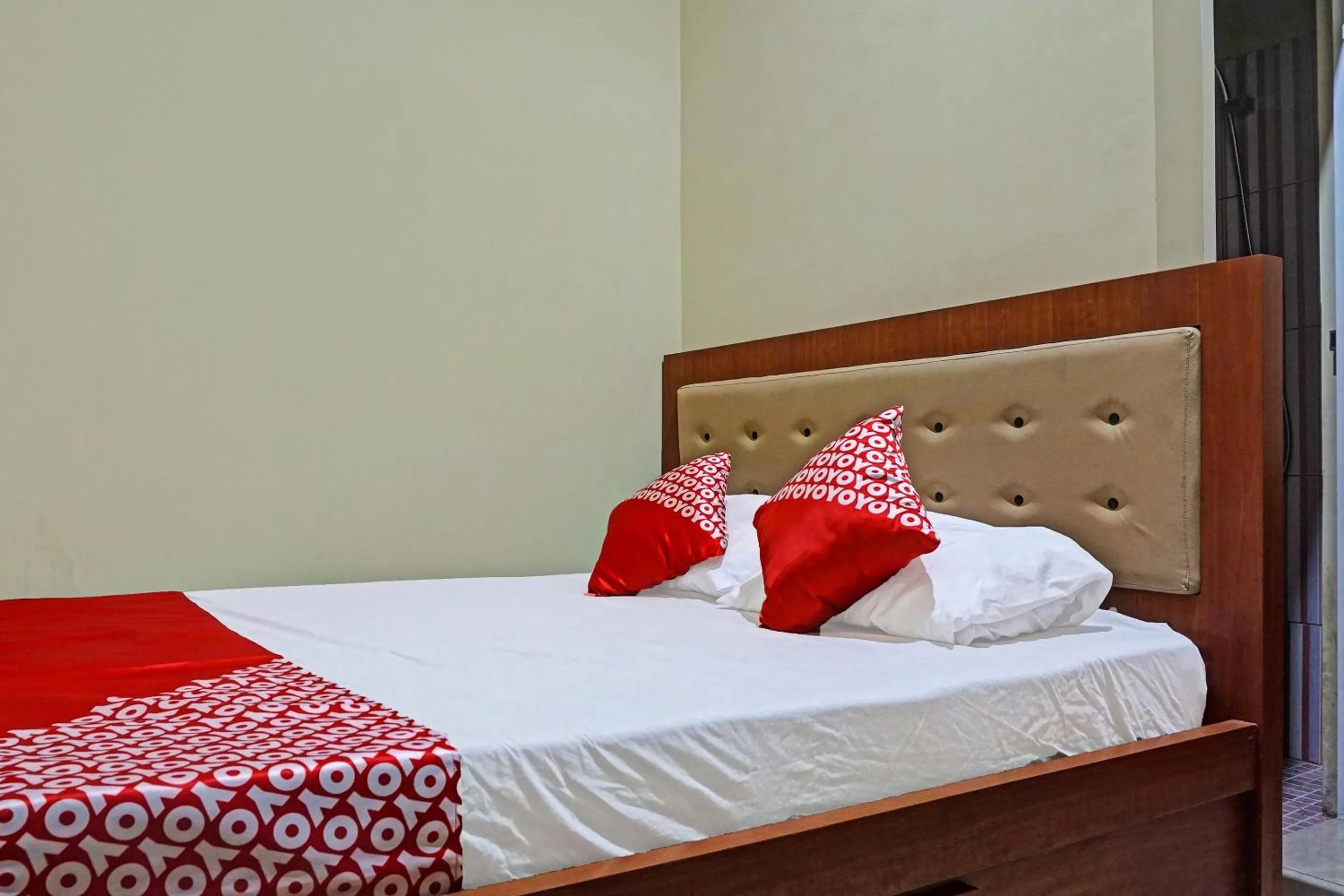 Bedroom, Bed in Hotel O Orange Homestay Makassar