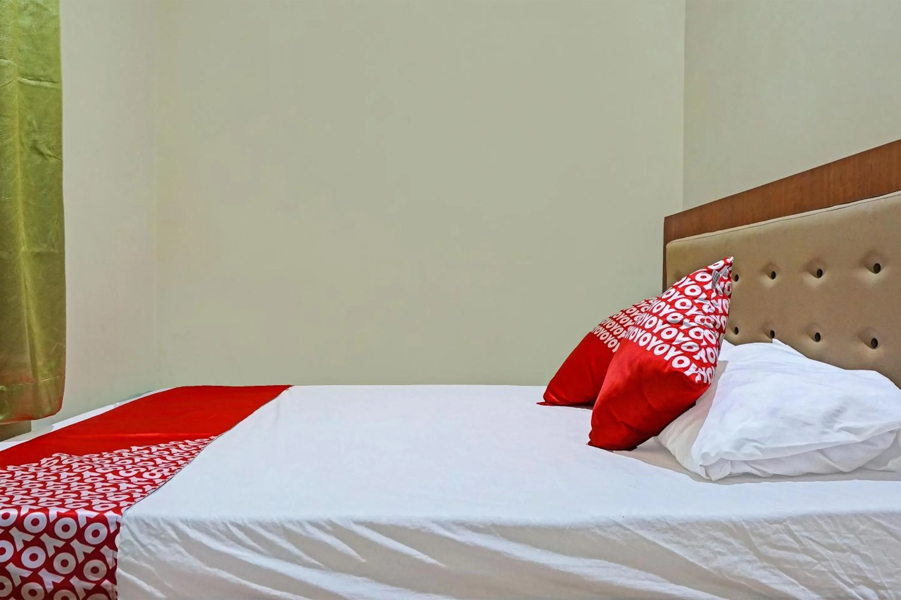 Bedroom, Bed in Hotel O Orange Homestay Makassar